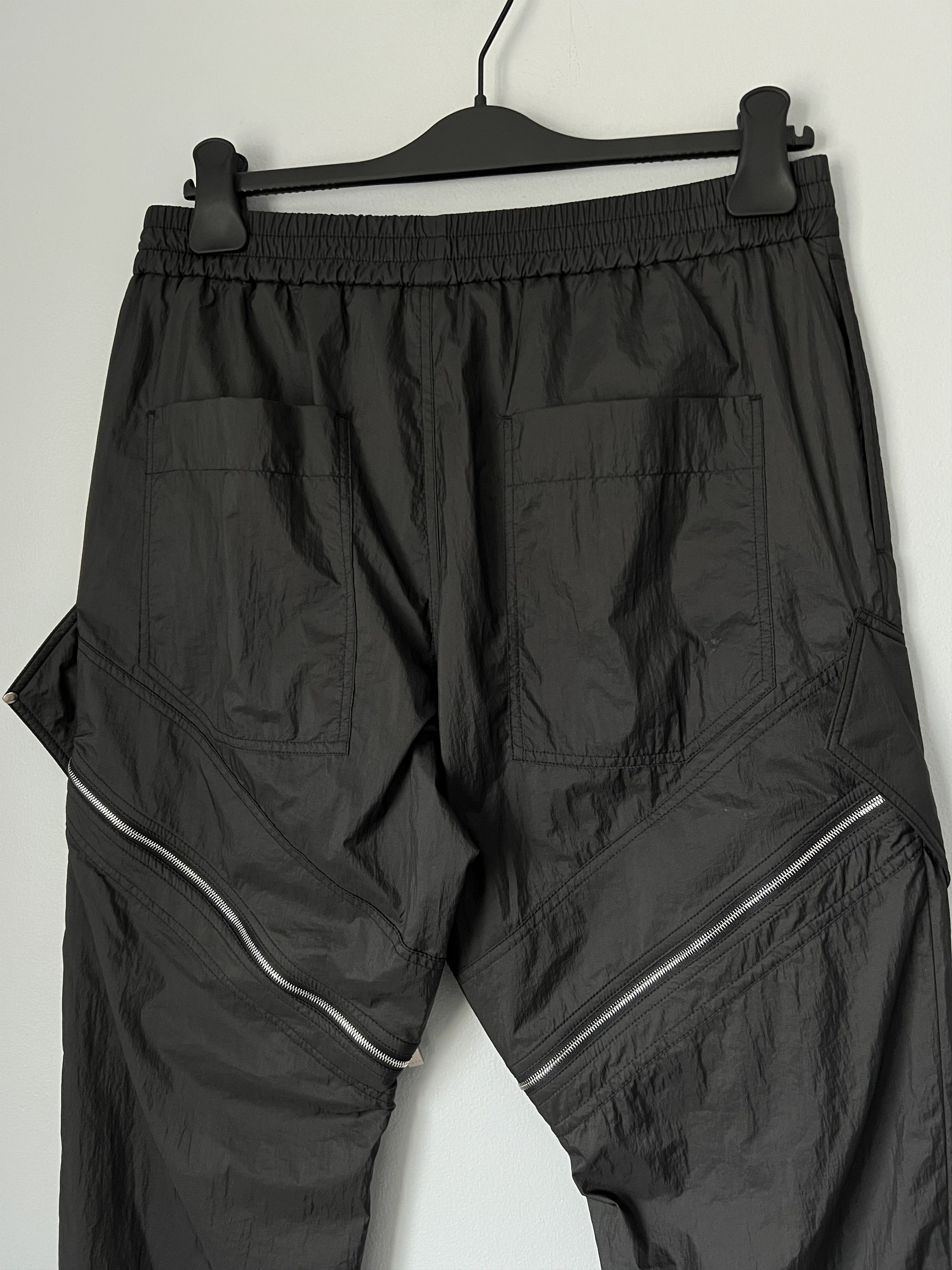1017 ALYX 9SM 1017 Alyx 9SM Slanted Zip Cargo Track Pants in Black Size US 34 / EU 50 - 5 Thumbnail
