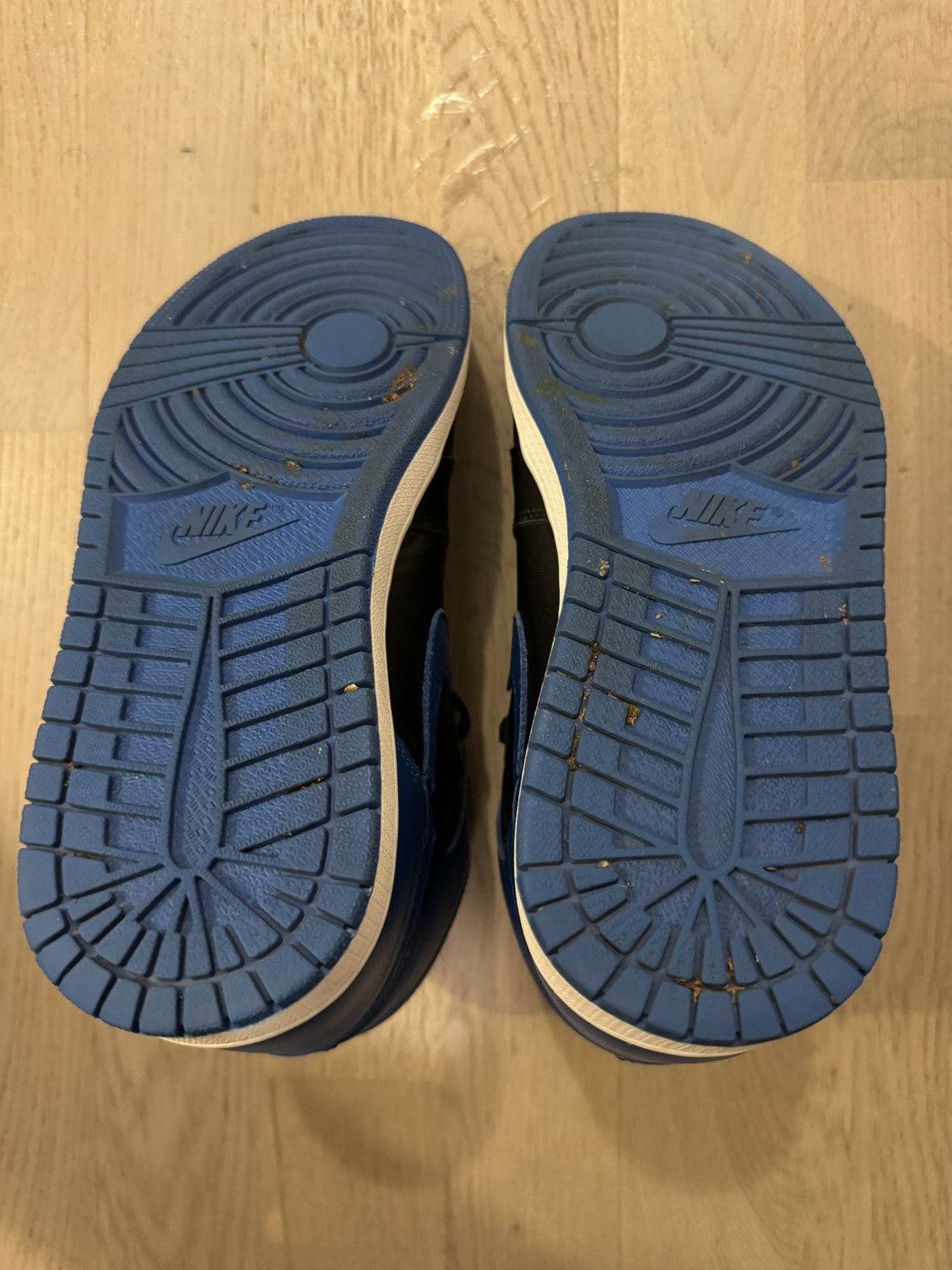 Nike NIKE AIR Jordan 1 Retro Royal size US8 / UK7 used condition Size US 8 / EU 41 - 10 Thumbnail