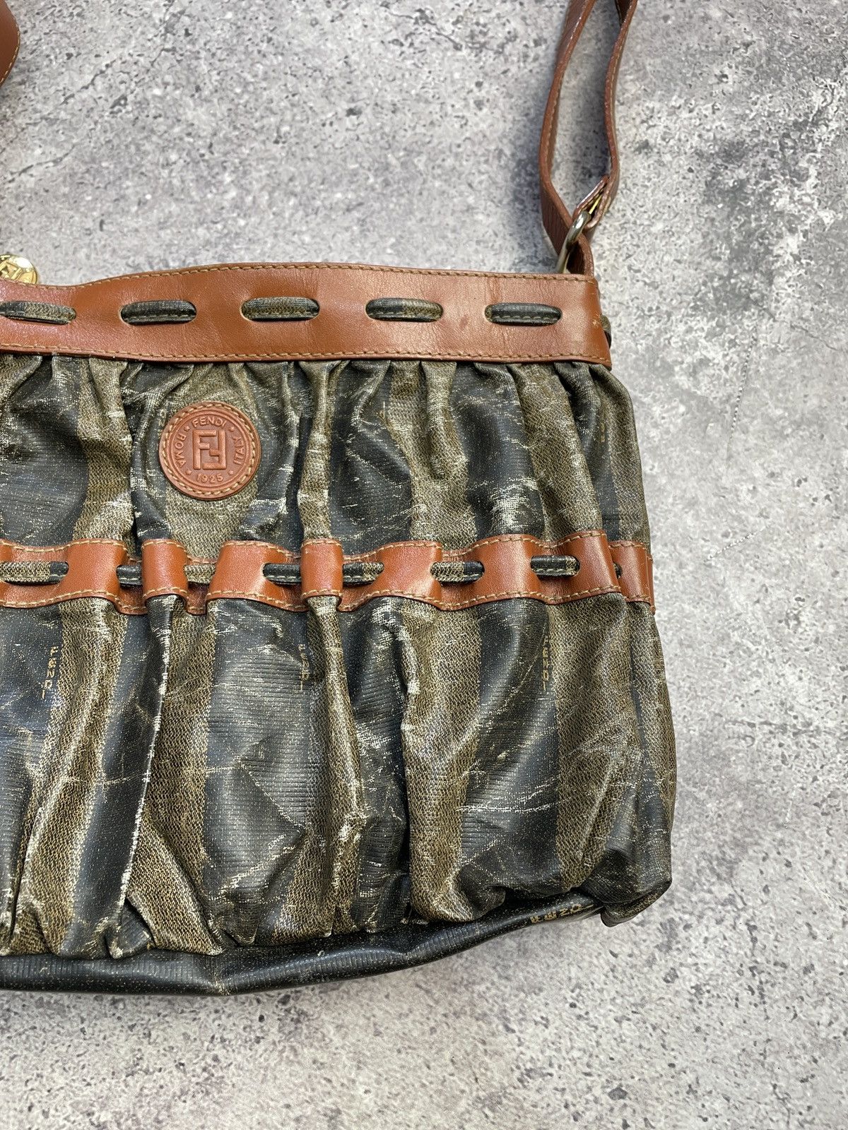 Fendi Fendi Vintage Brown Leather Shoulder Bag Size ONE SIZE - 5 Thumbnail
