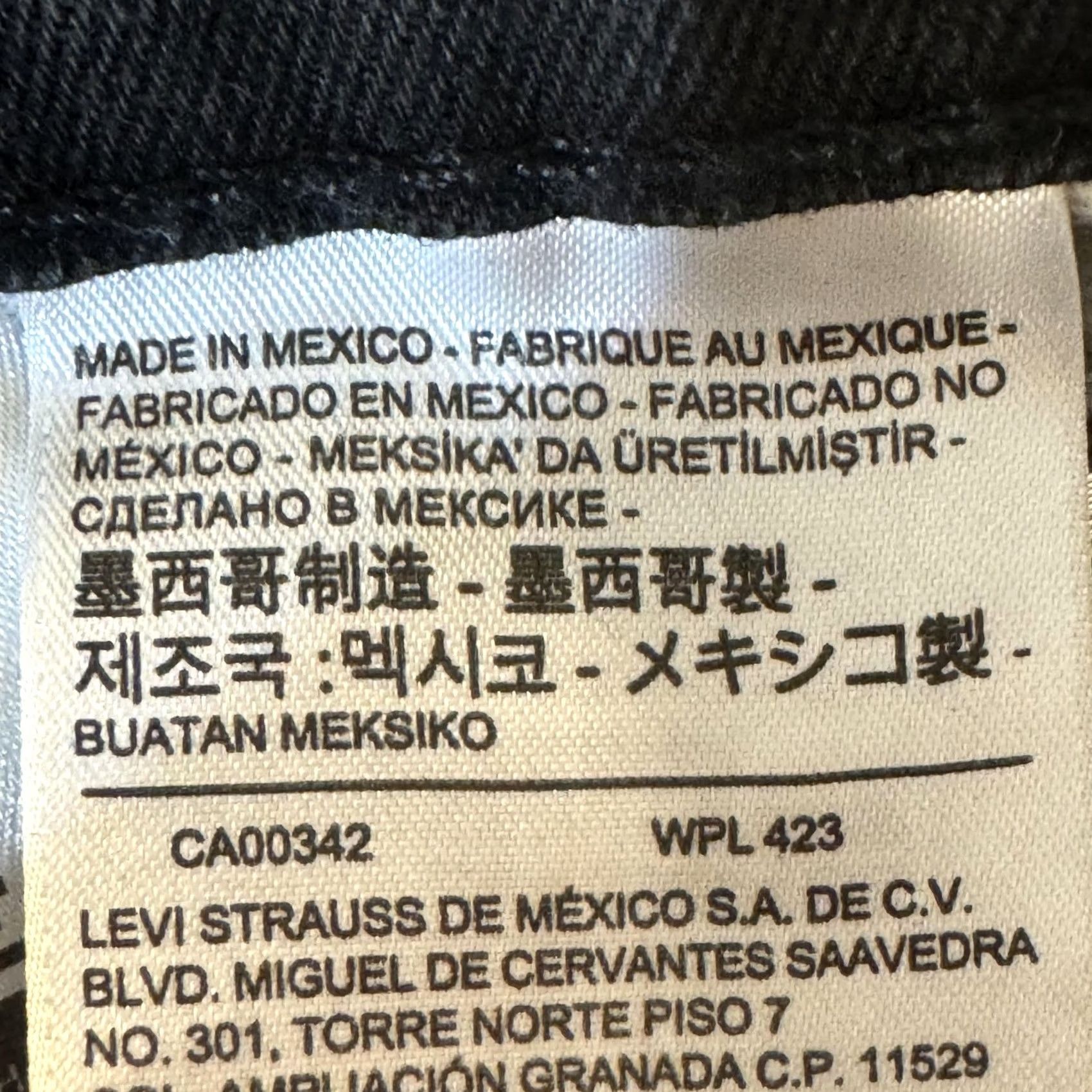 Levi's VINTAGE Levis 502 Jeans Mens 30x25 Black Regular Taper Distressed Raw Hem Denim Zip Fly Size US 30 / EU 46 - 4 Thumbnail