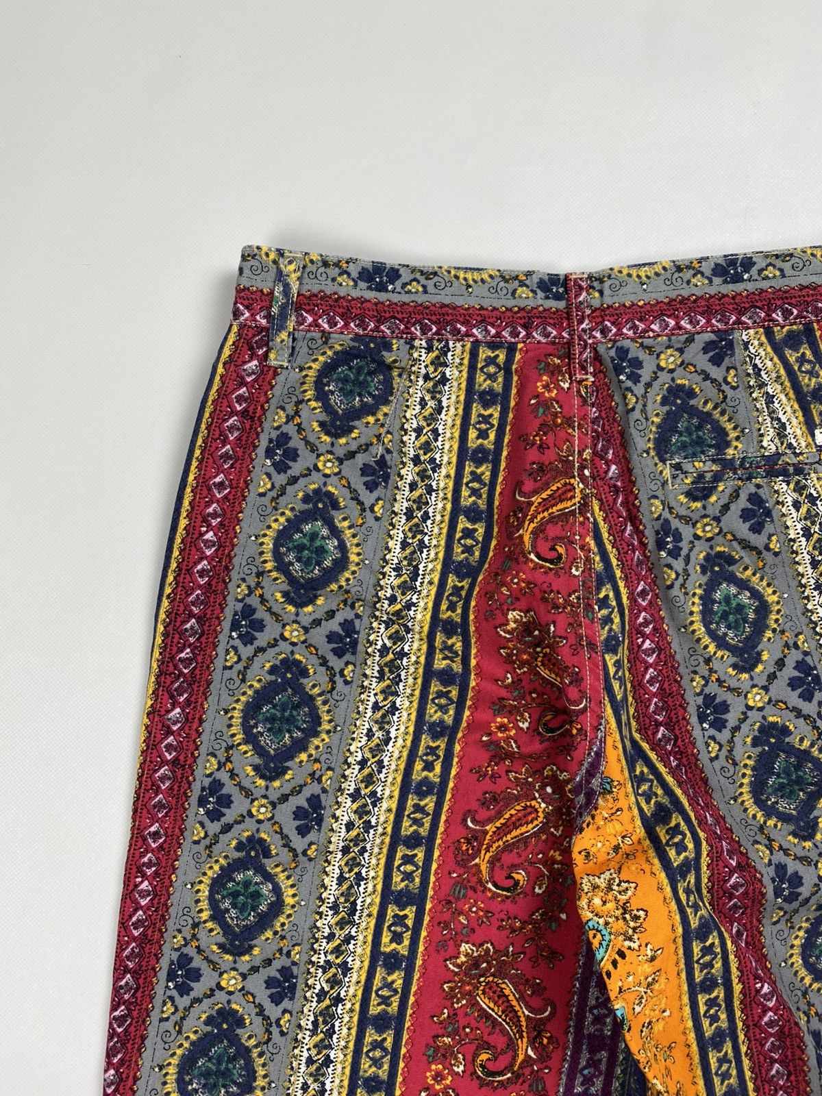 Tommy Hilfiger Tommy Hilfiger Jeans Vintage Patterned Shorts Size 30 Size US 30 / EU 46 - 22 Thumbnail