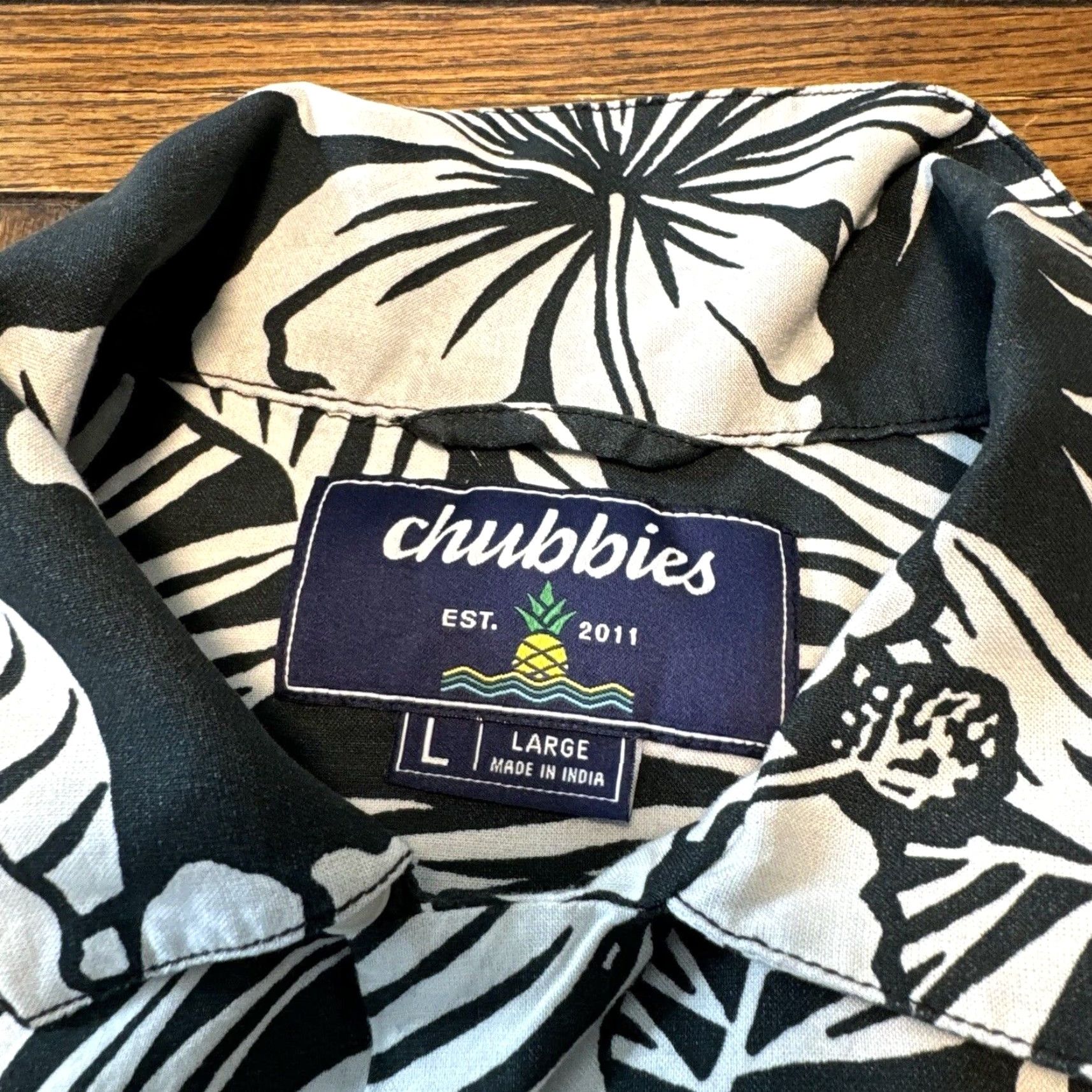 Chubbies Chubbies Hawaiian Short Sleeve Button Shirt Large Black And White Hibiscus Palms Size US L / EU 52-54 / 3 - 6 Thumbnail