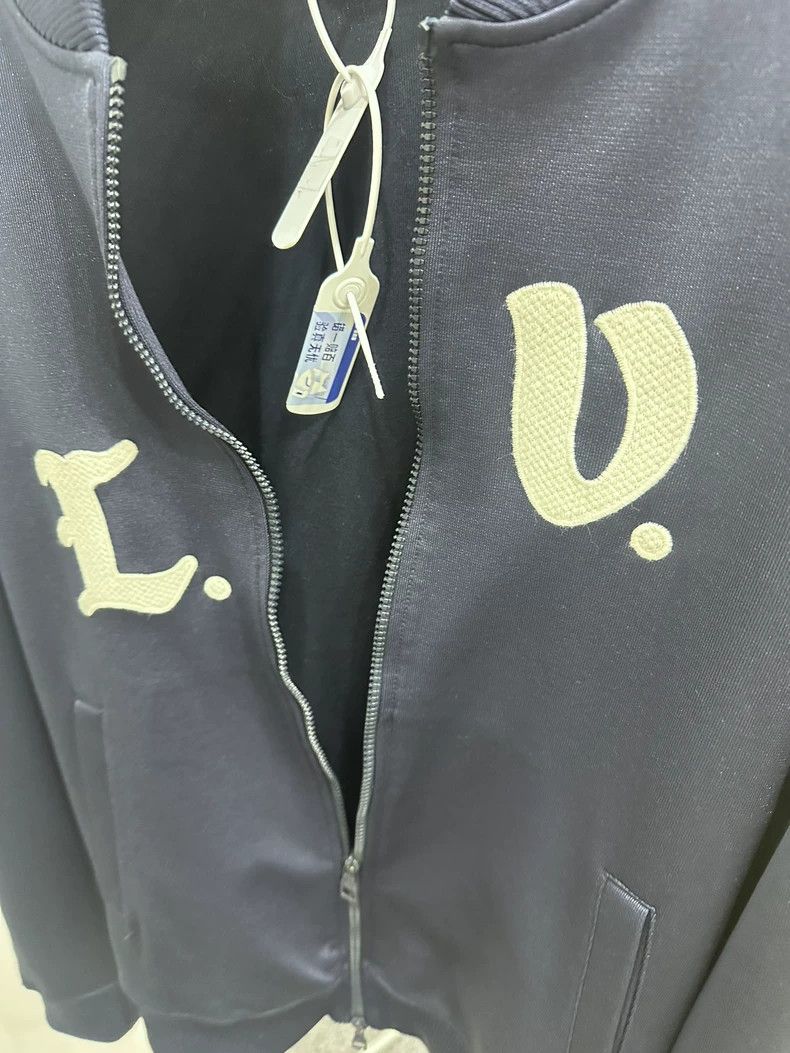 Louis Vuitton LOUIS VUITTON Classic Embroidered Logo Design jacket Size US M / EU 48-50 / 2 - 3 Thumbnail
