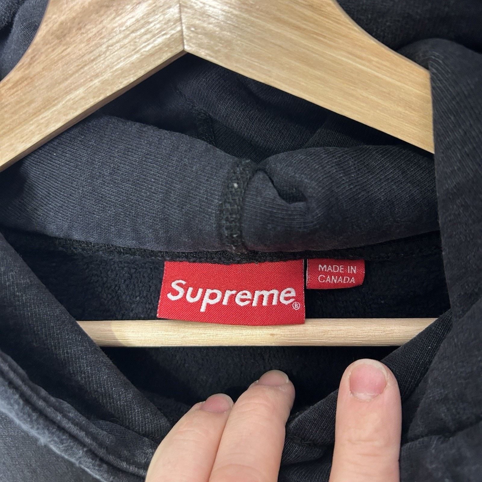 Supreme Supreme Gradient Sleeve Logo Hooded Sweatshirt “Black” FW18 Size US M / EU 48-50 / 2 - 10 Thumbnail