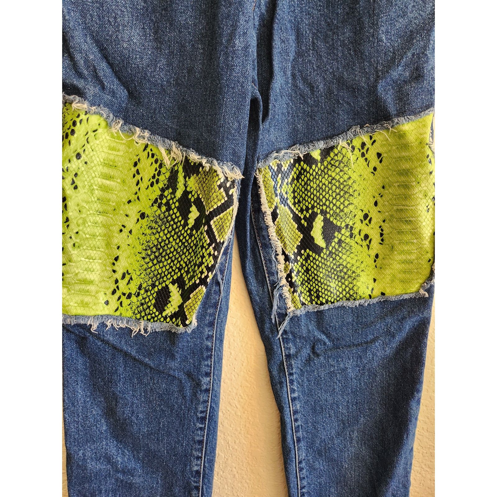 The Ragged Priest The Ragged Priest Women's Neon Snake Skin Denim Jeans 24(00) Size 24" / US 00 / IT 34 - 2 Thumbnail
