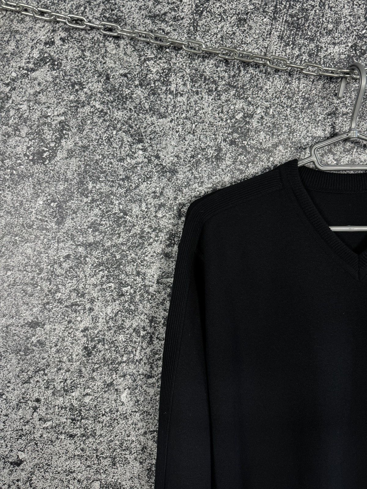 Carlo Colucci Carlo Colucci V-Neck Black Wool Sweater Pullover Size 54 Size US L / EU 52-54 / 3 - 3 Thumbnail