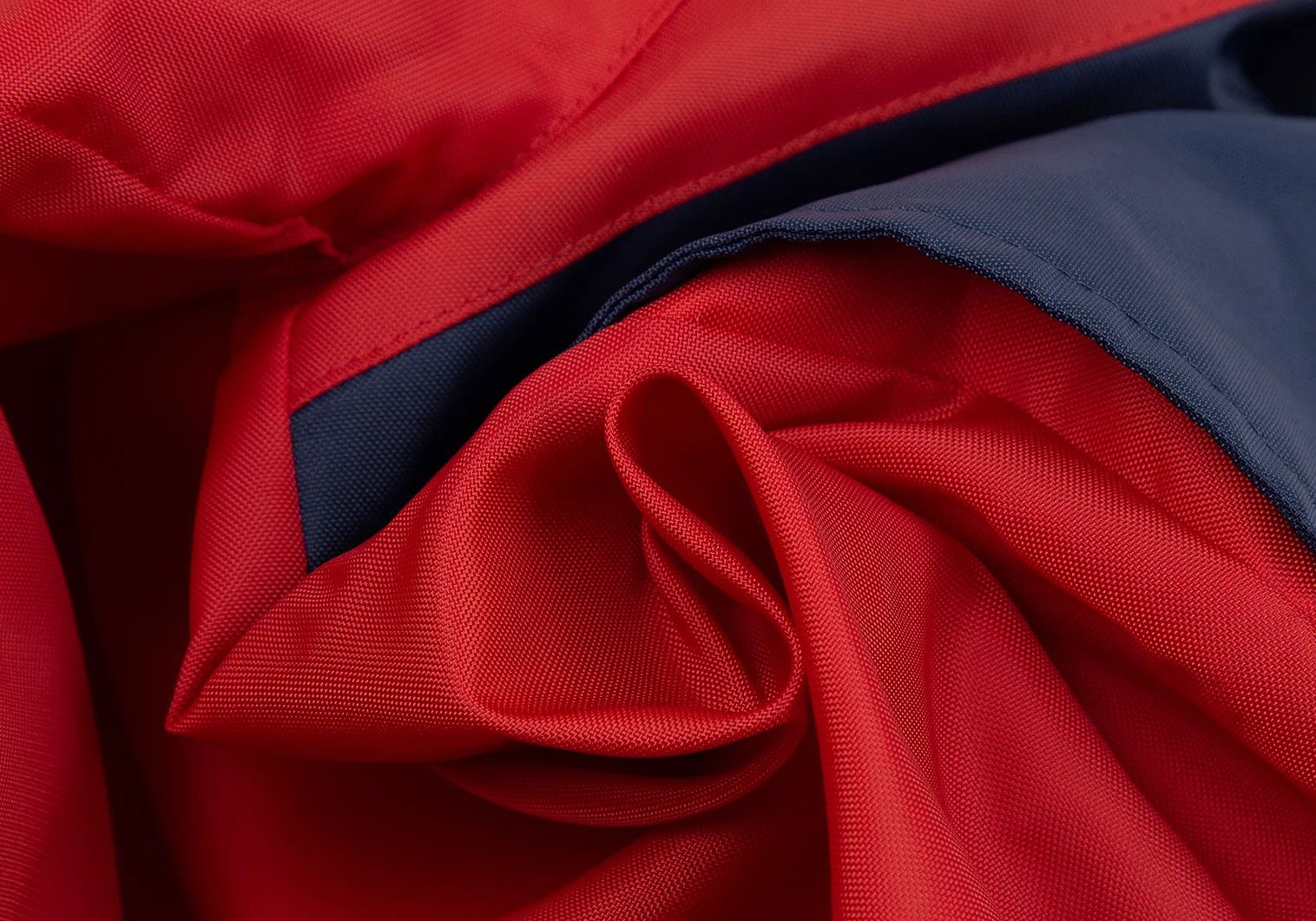 Gucci Logo Embroidered Nylon Jacket in Red and Navy, Size 46 Size US S / EU 44-46 / 1 - 15 Thumbnail