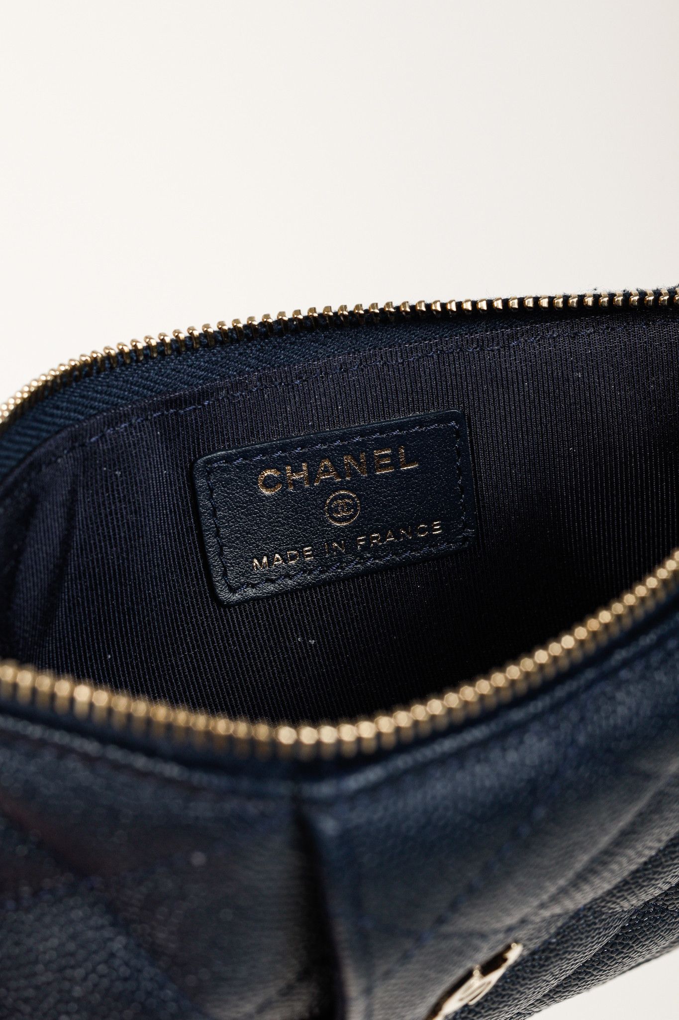 Chanel Chanel Matelasse Caviar-Leather Classic Phone & Card Holder Size ONE SIZE - 9 Thumbnail