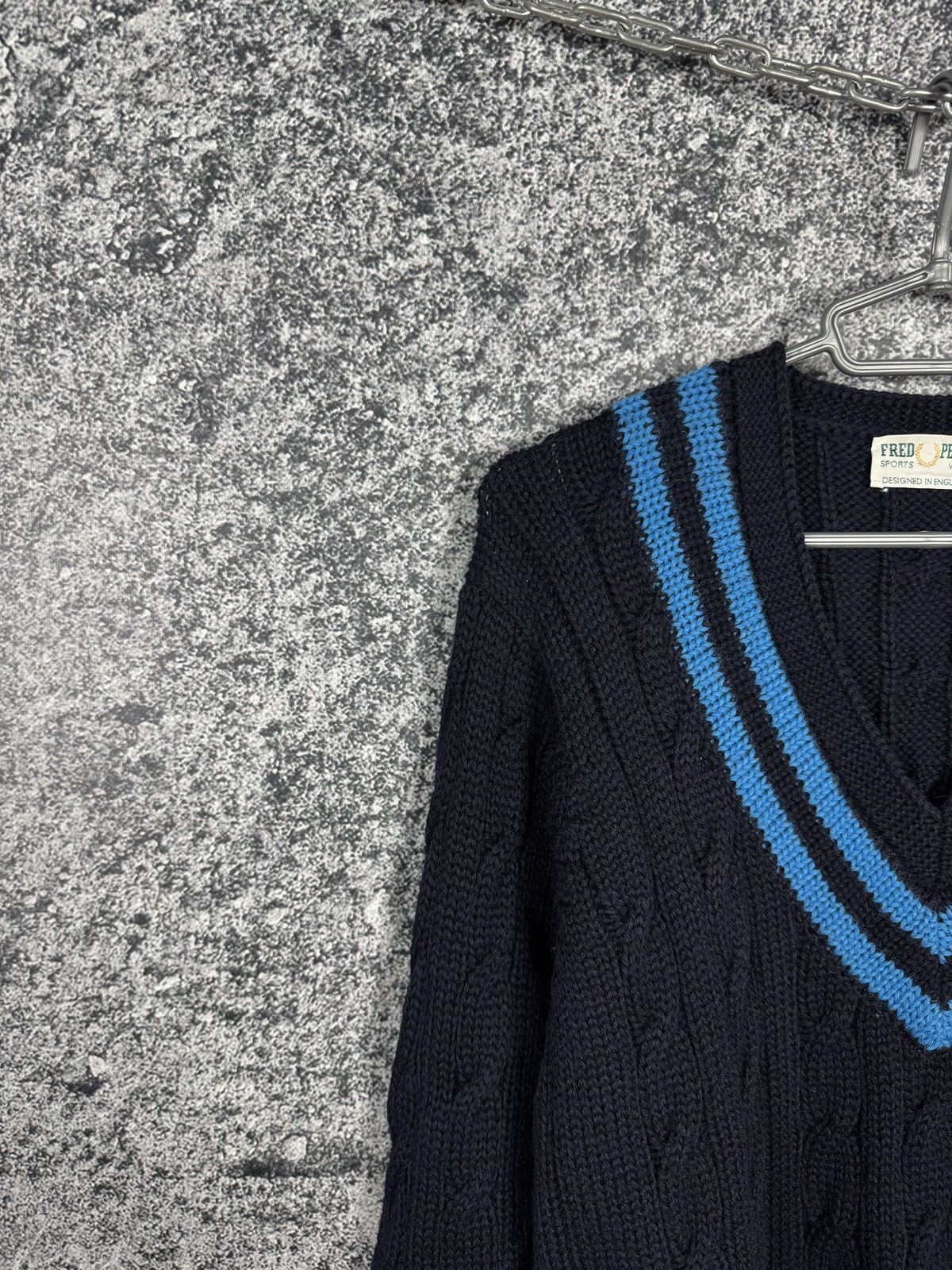 Fred Perry Fred Perry Vintage V-Neck Cable Knit Sweater Pullover Sz 44 Size US L / EU 52-54 / 3 - 3 Thumbnail