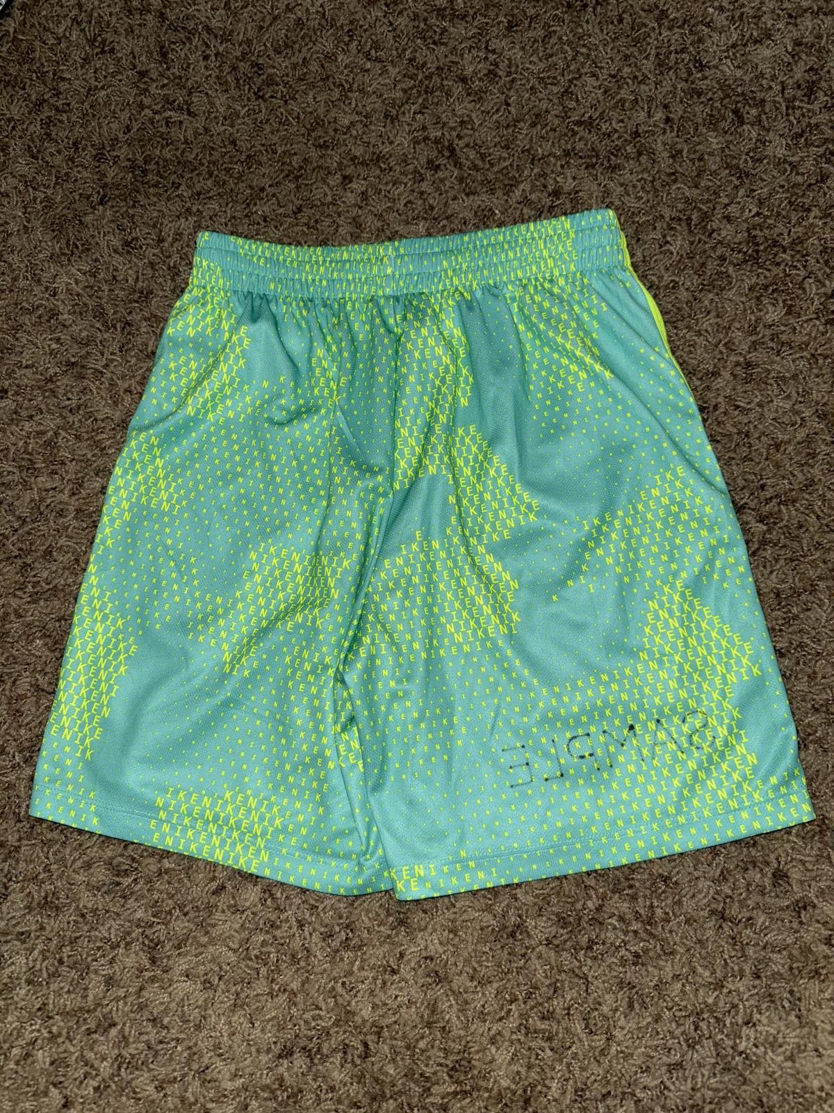 Nike Nike Boys Performance Dri-Fit All Over Print Shorts Sample Size US 26 / EU 42 - 3 Thumbnail