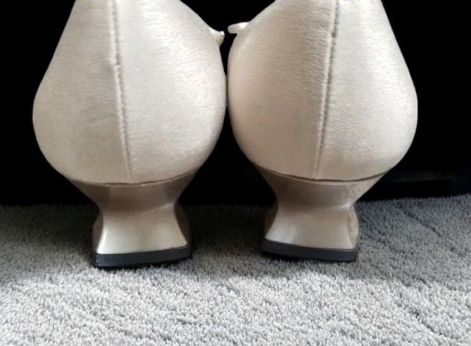 Stuart Weitzman Stuart Weitzman French Kitten Heel Shoes Size 4.5B Size US 4.5 / IT 34.5 - 8 Thumbnail