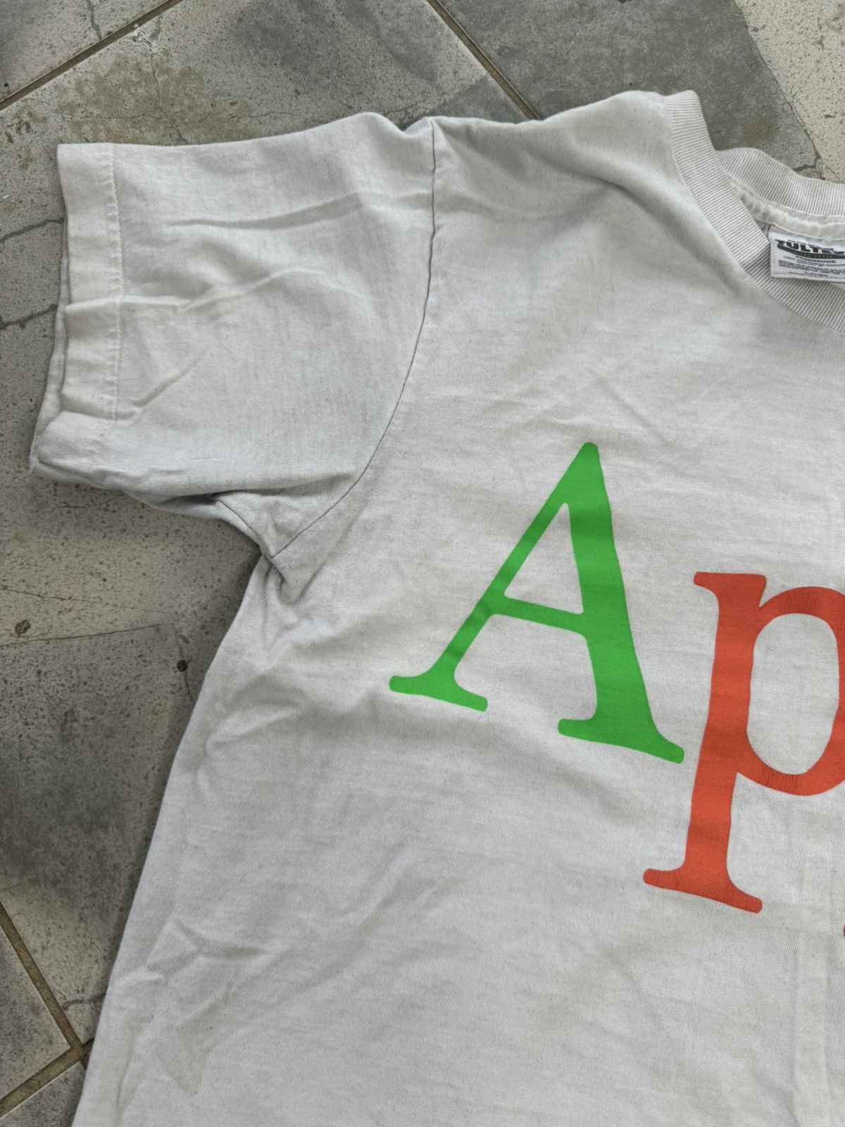 Apple Apple Tshirt Size US L / EU 52-54 / 3 - 4 Thumbnail