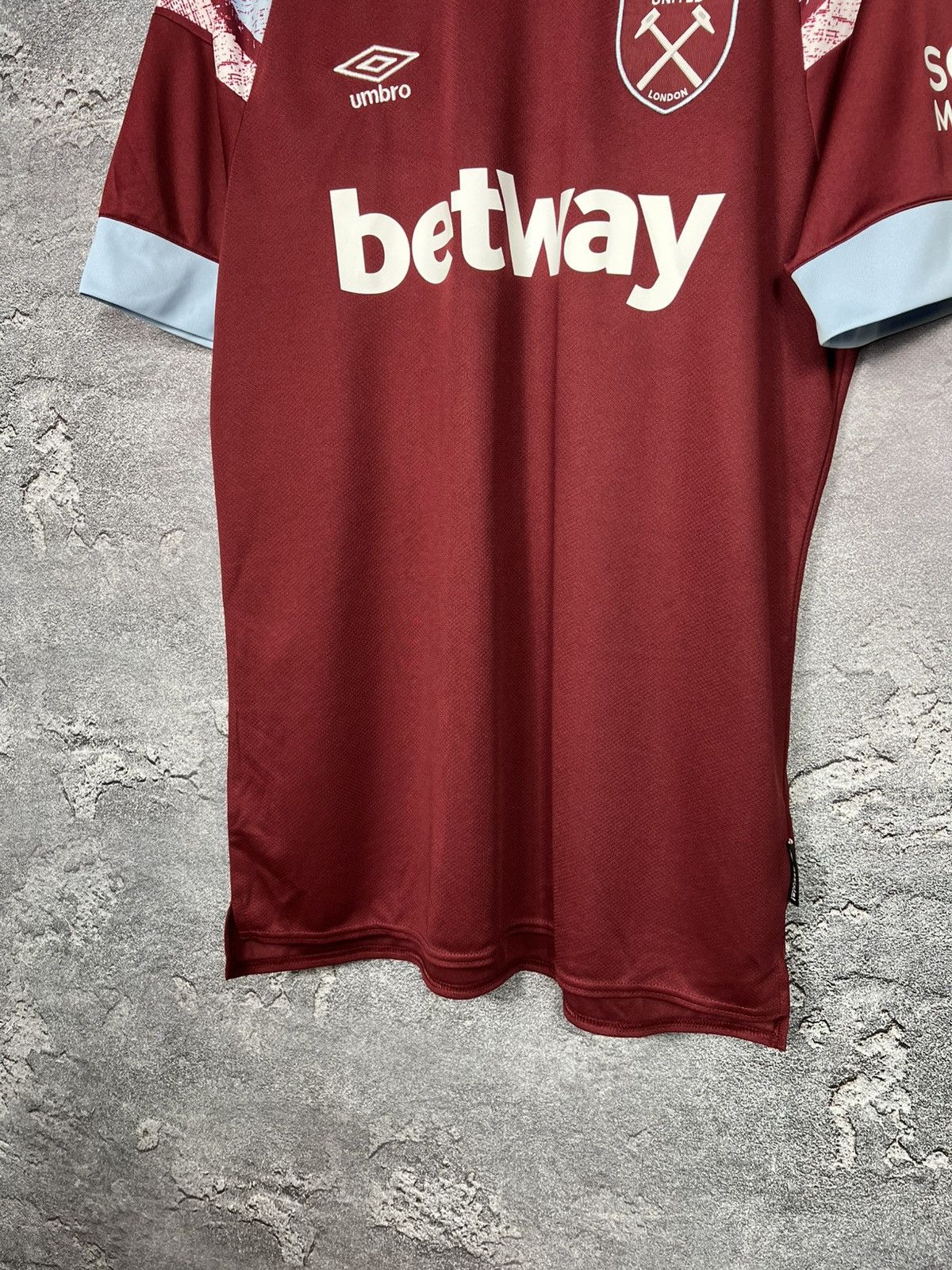 Umbro Umbro West Ham United 2022/23 Hone Jersey T-shirt Size Xl Size US XL / EU 56 / 4 - 5 Thumbnail