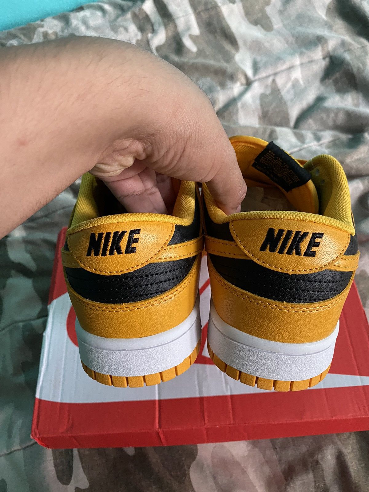 Nike Nike Black And Yellow Dunk Low Size US 9 / EU 42 - 7 Thumbnail