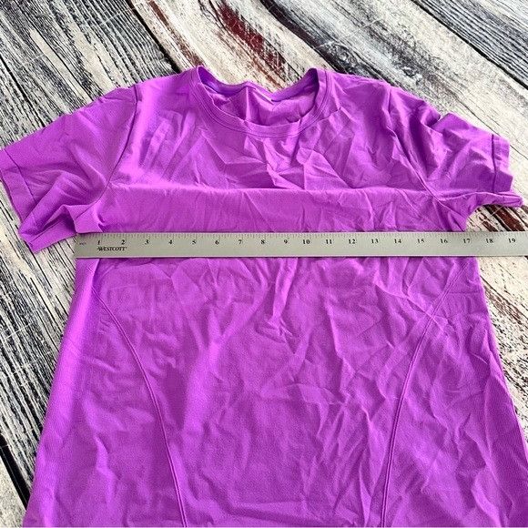 Fabletics Fabletics Neon Violet Feather Tech Performance Women's Shor Size M / US 6-8 / IT 42-44 - 8 Thumbnail
