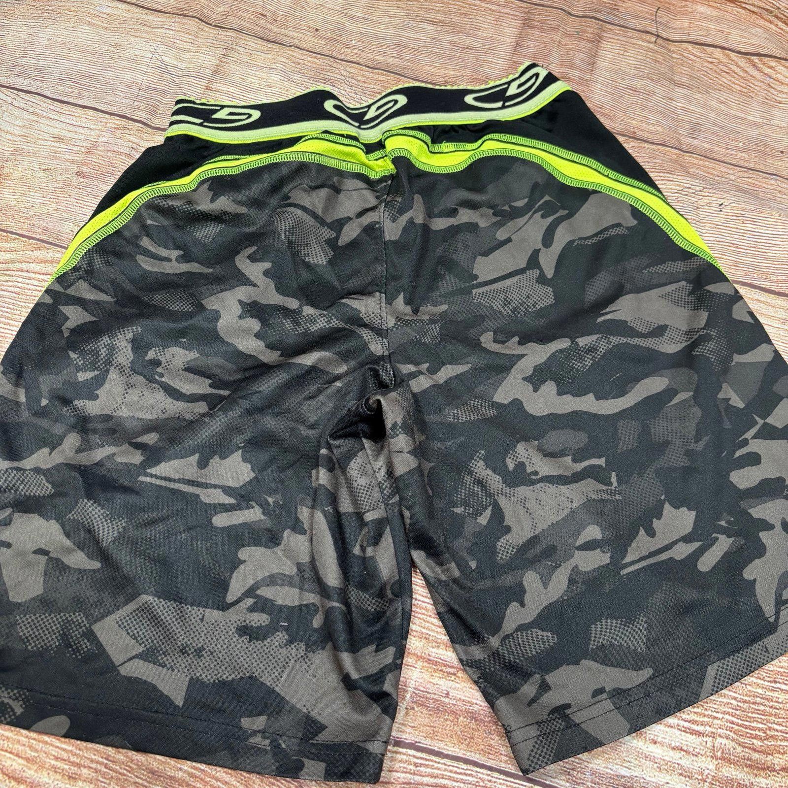 Champion Champion Boys' Camo Athletic Shorts with Neon Accents Medium Size US 26 / EU 42 - 6 Thumbnail