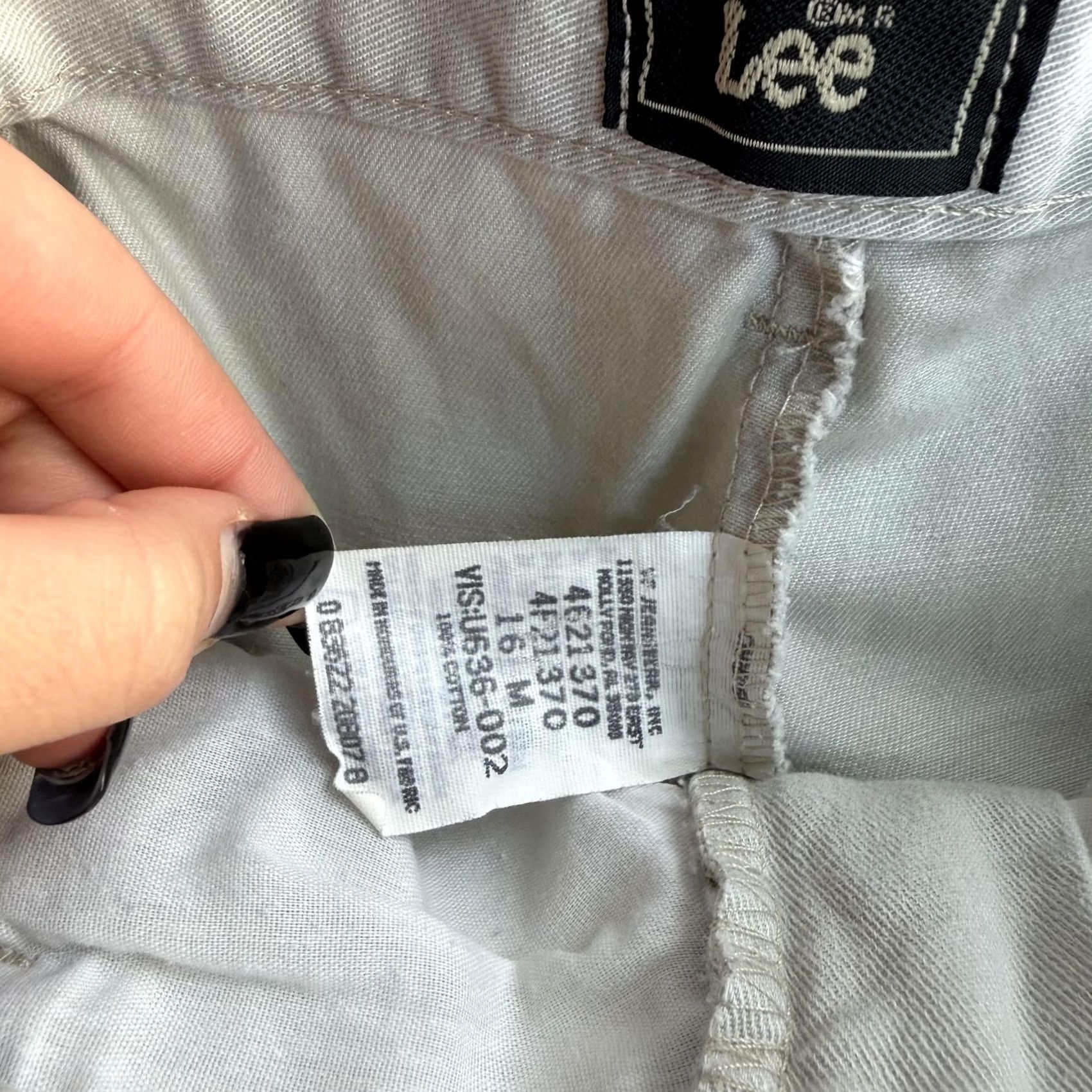 Lee Lee Shorts Womens 16 Gray Twill Pleated Elastic Waist Casual Chino Shorts Size 38" / US 16 / IT 52 - 4 Thumbnail