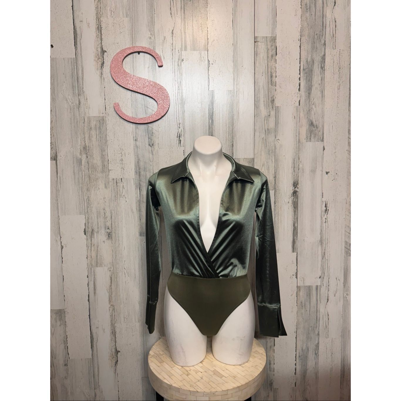 Other Fashion Nova Satin Deep V Bodysuit Long Sleeve Green Size S Size S / US 4 / IT 40 - 1 Thumbnail