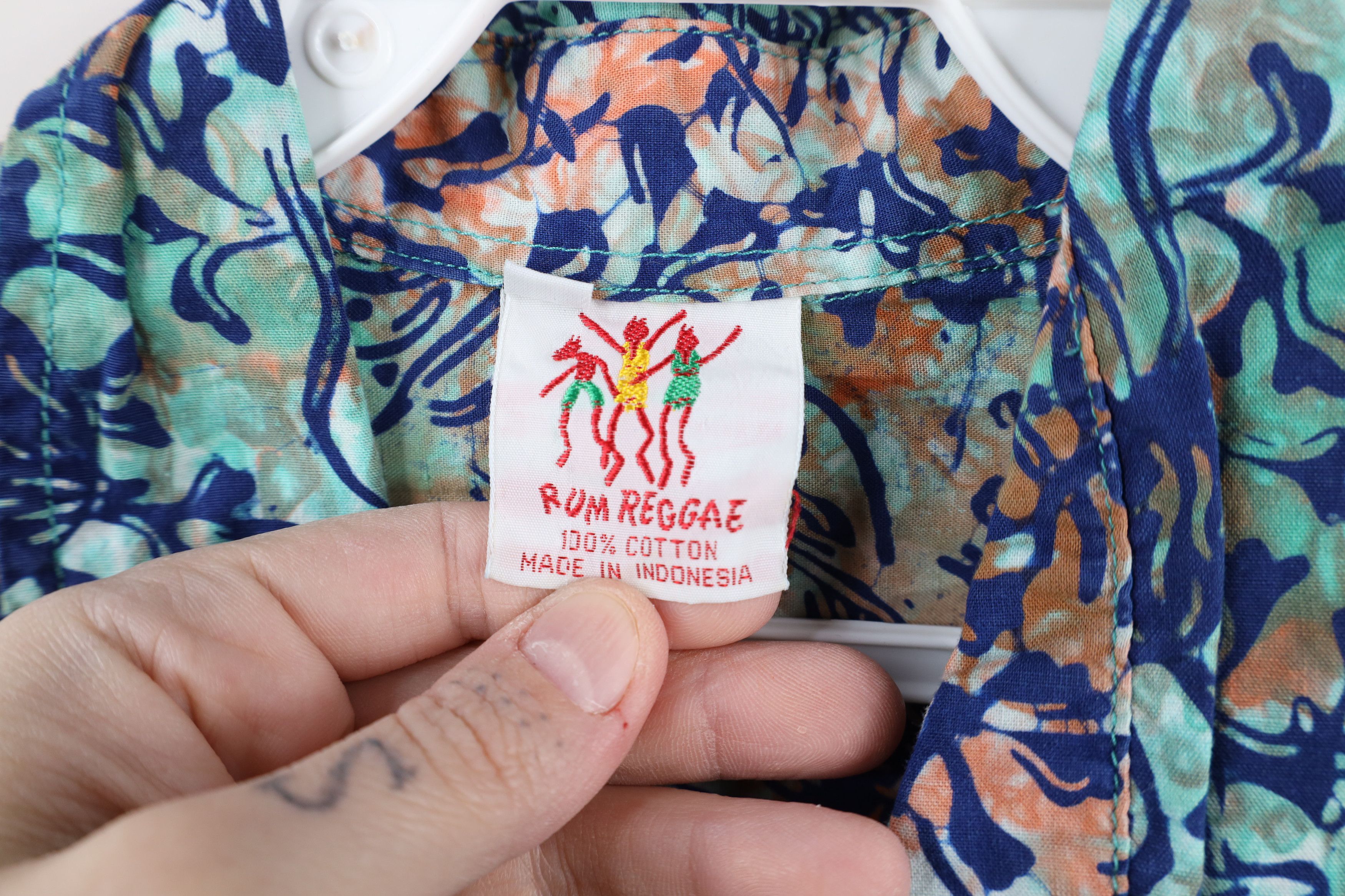 Vintage Vintage 90s Streetwear Abstract Fish Baggy Surf Button Shirt Size US M / EU 48-50 / 2 - 7 Thumbnail