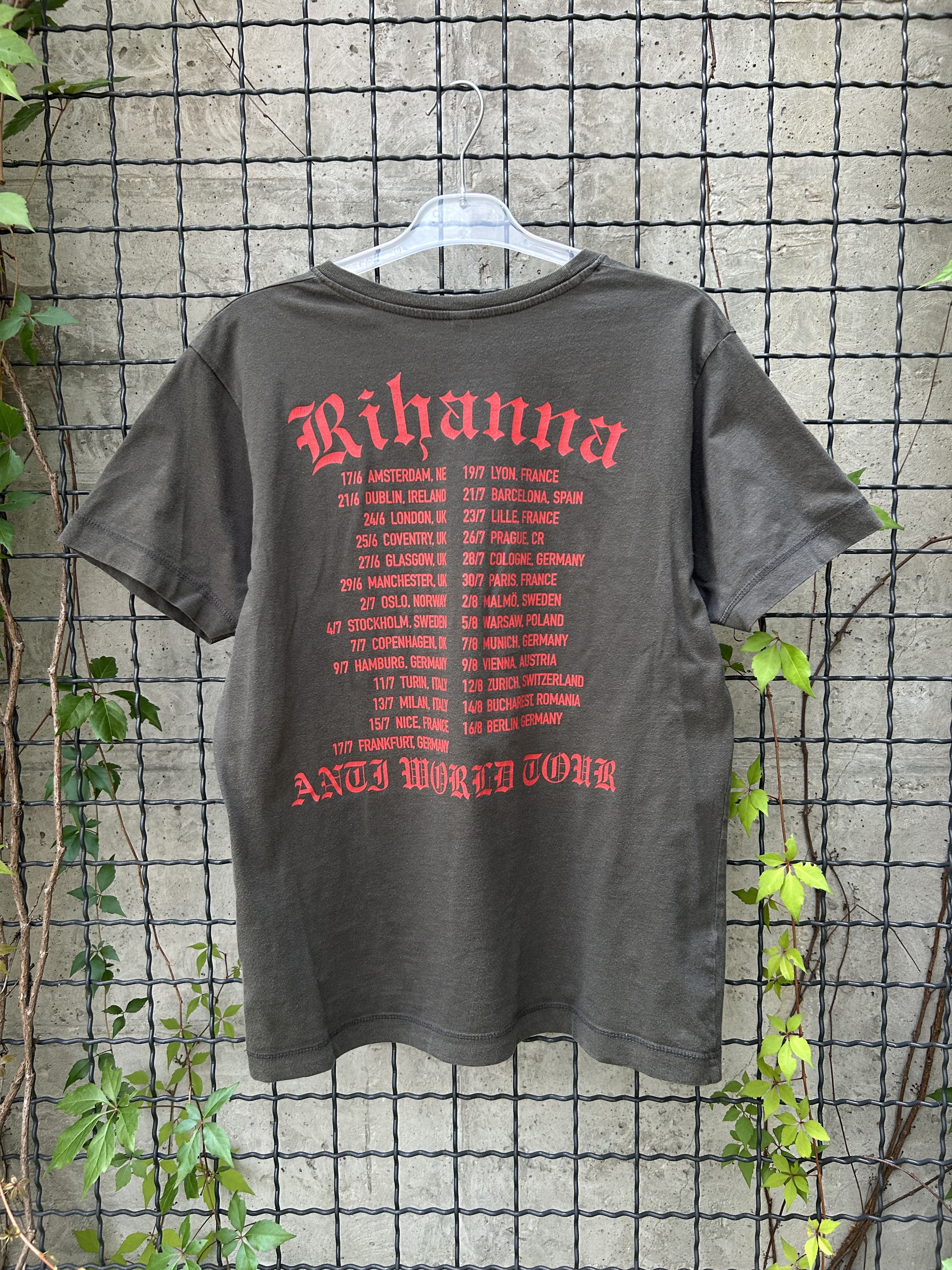 Band Tees Vintage 2000s Rihanna Anti World Tour T-shirt Size US S / EU 44-46 / 1 - 2 Thumbnail