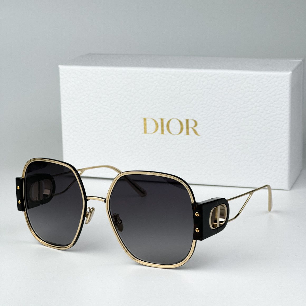 image of New Dior 30Montaigne S5U B4A1 Women Oversized Sunglasses in Gold/Gradient Smoke
