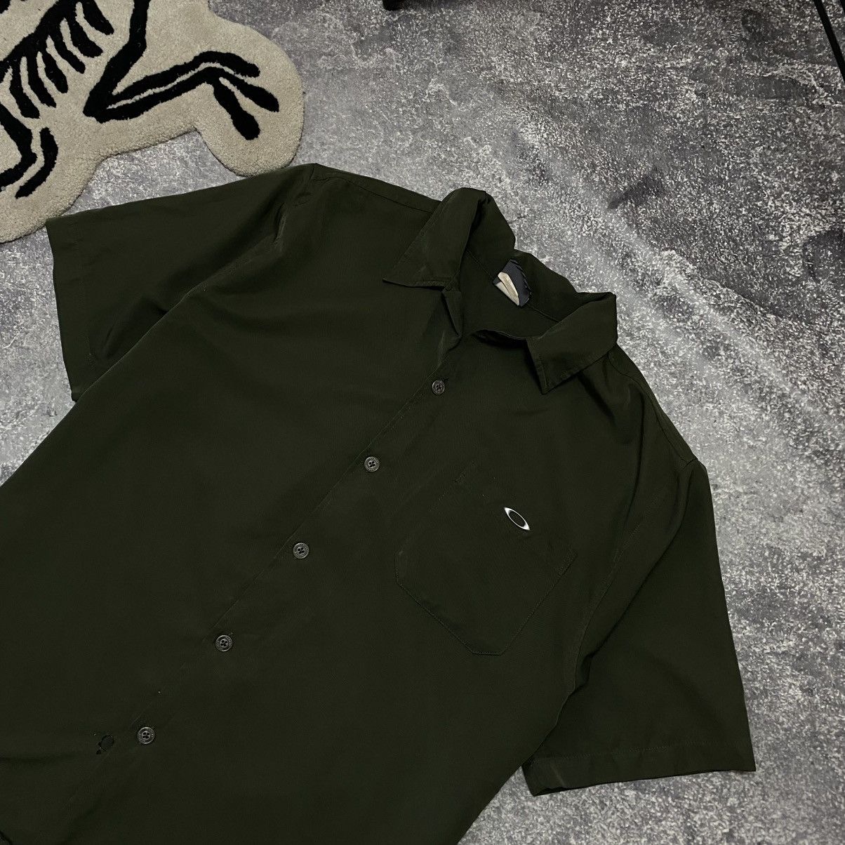 Oakley Vintage Oakley Softwear Small Metal logo y2k 90’s shirt Size US L / EU 52-54 / 3 - 2 Thumbnail