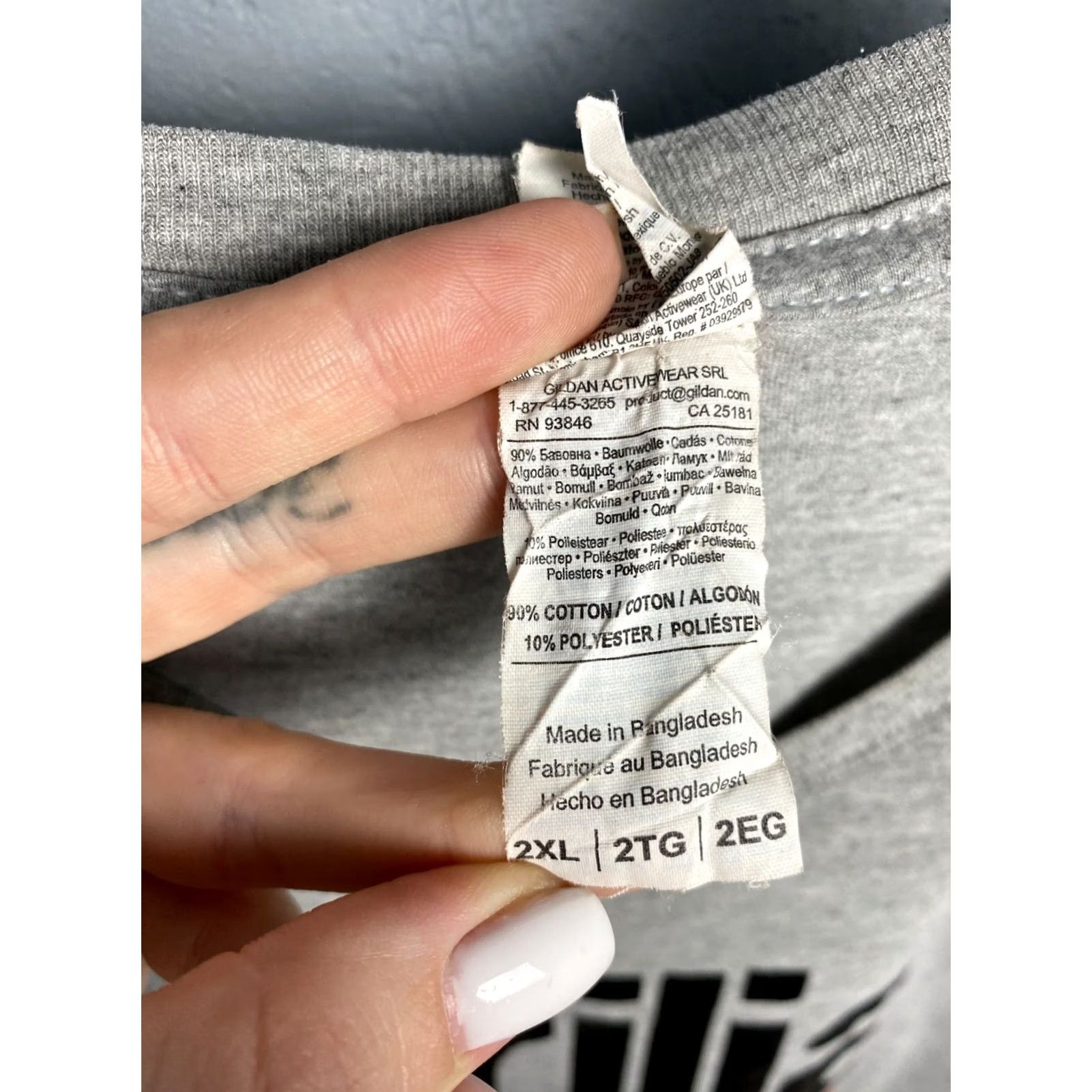 Vintage VINTAGE Aprilia Racing Team Mens T-Shirt XXL Gray Moto T-Shirt Vintage Mens T-Shirt 2XL Gray Graphic Print Crew Neck Short Sleeve Clothing Mens Size US XXL / EU 58 / 5 - 6 Thumbnail