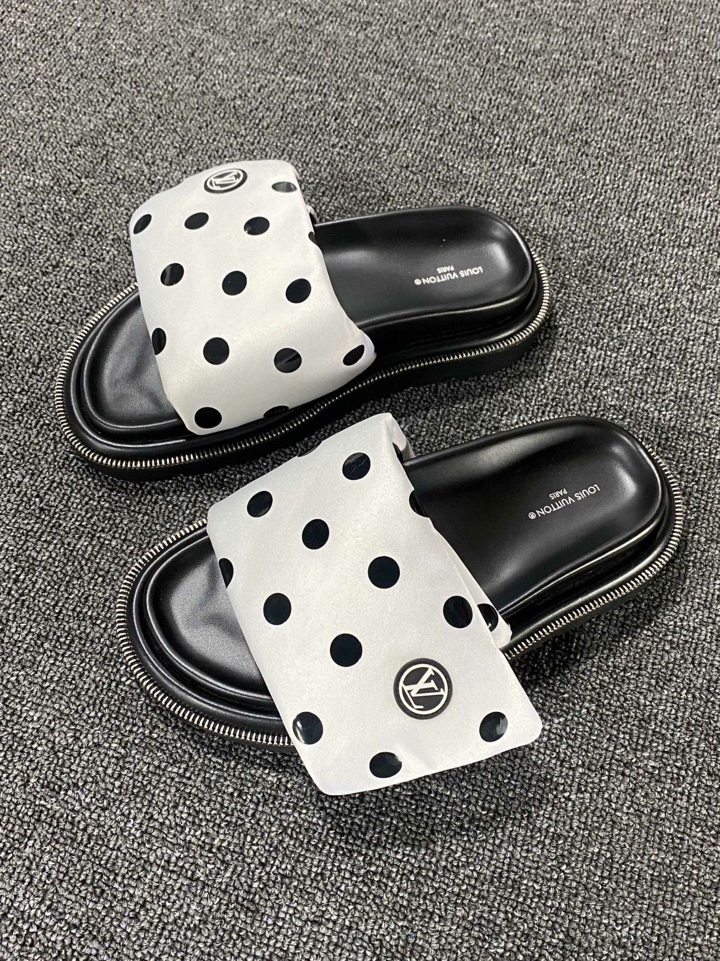 Louis Vuitton Louis Vuitton Retro Black Sandals us_6 Women Size US 6 / IT 36 - 1 Thumbnail