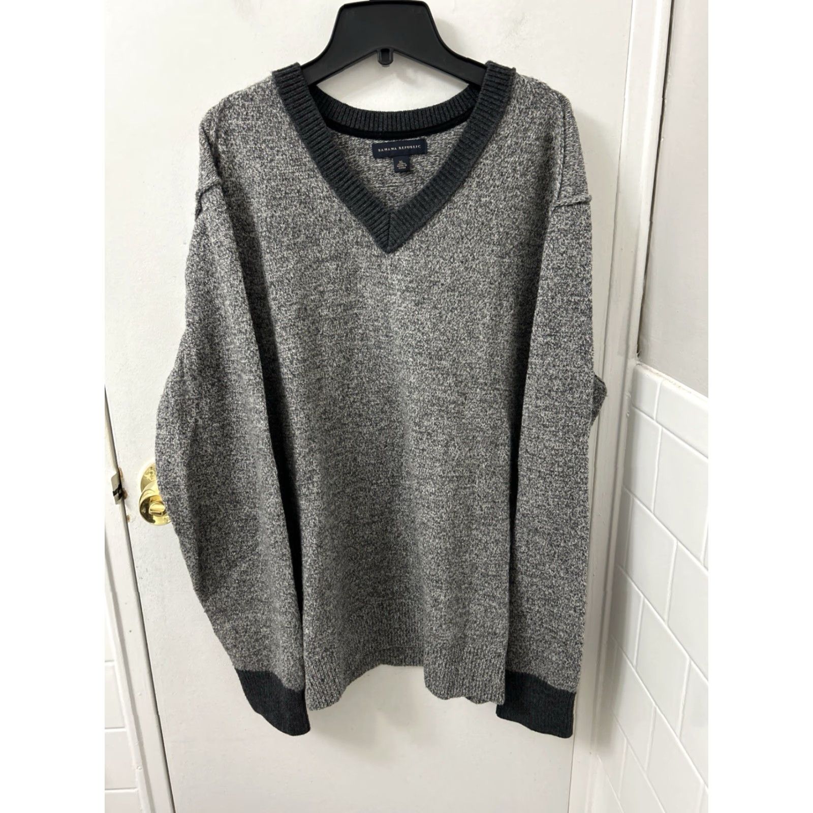 Banana Republic VINTAGE Banana Republic Sweater Mens XL Gray Lambswool V Neck Knit Pullover L/S Size US XL / EU 56 / 4 - 2 Thumbnail