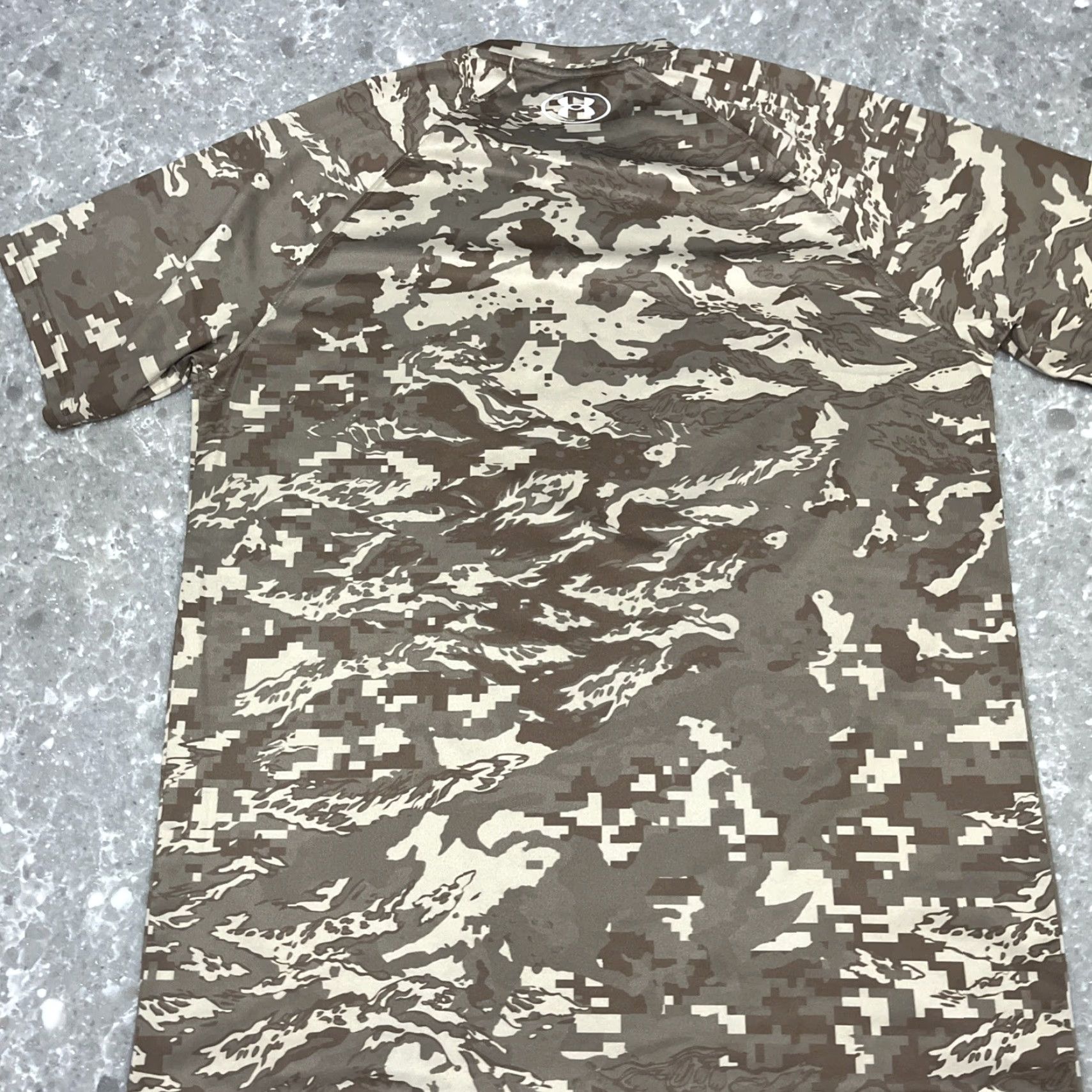Under Armour Under Armour Freedom Tech Camo Short Sleeve Shirt M Mens Shirt Camouflage Brown - 90s? Size US M / EU 48-50 / 2 - 6 Thumbnail