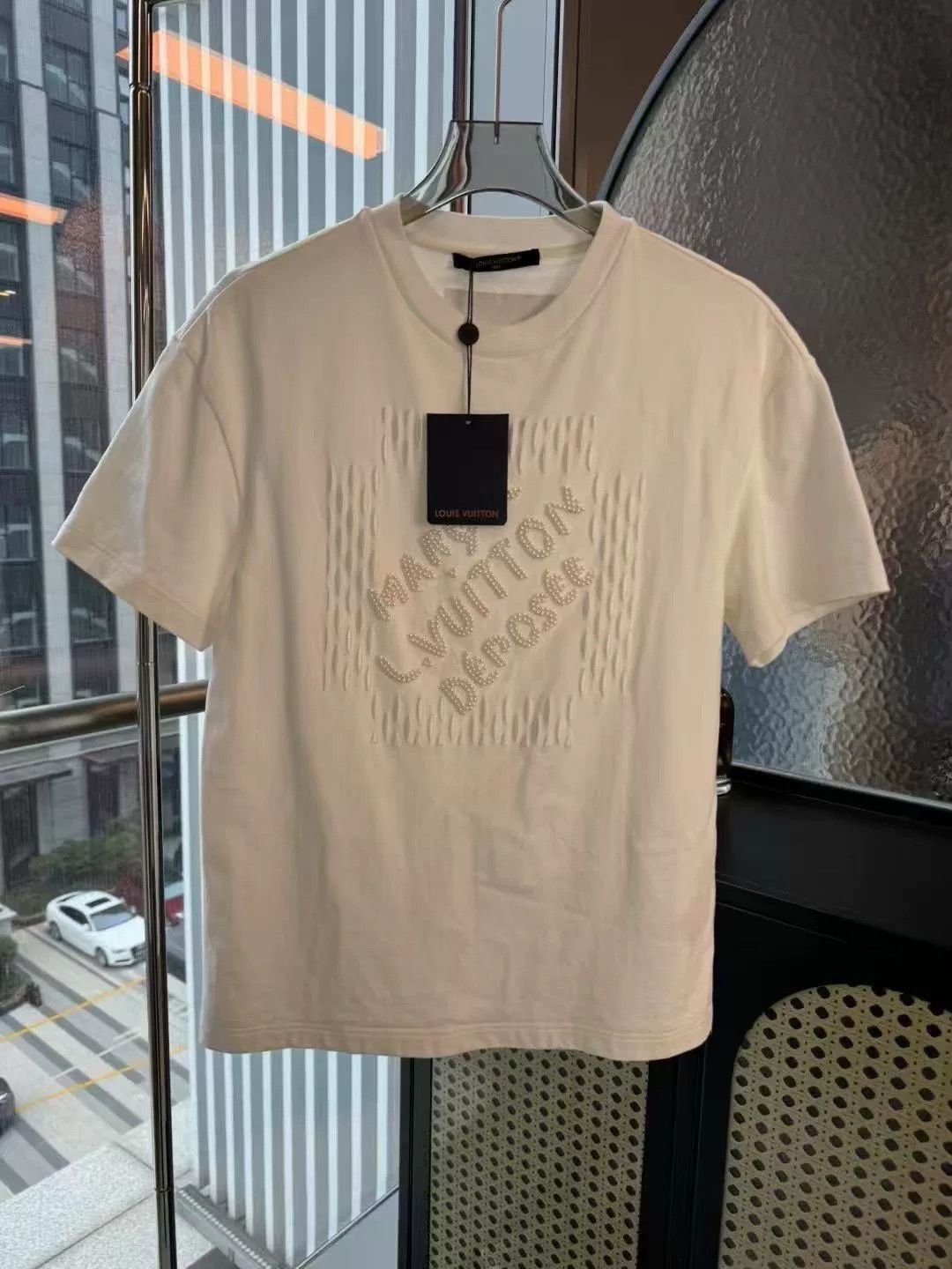 Louis Vuitton Louis Vuitton Pharrell Beaded Letter Tee Size US S / EU 44-46 / 1 - 1 Thumbnail