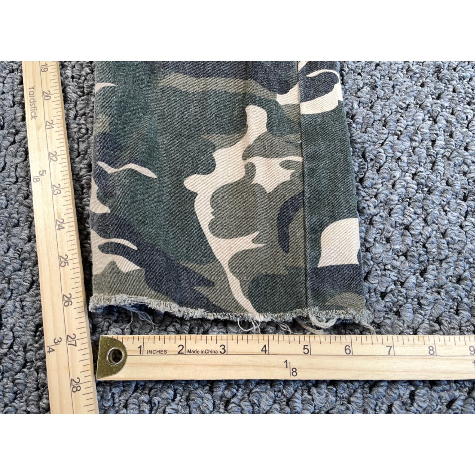 J Brand 22 Oz Brand Camouflage Pattern Tapered Leg Jeans Women's 33 x 26 Raw Edge Size 24" / US 00 / IT 34 - 6 Thumbnail