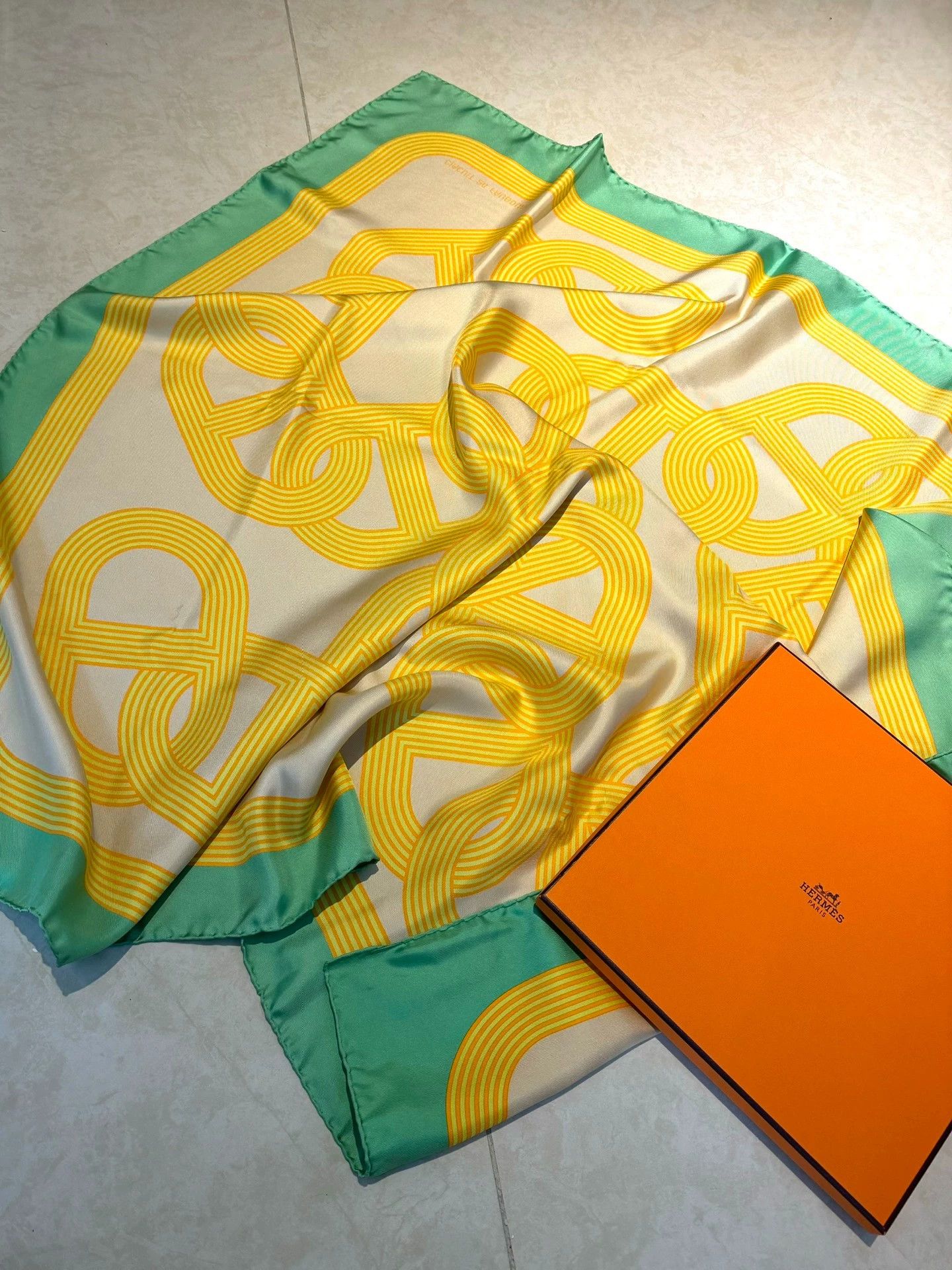 Hermes Hermes Silk Scarf 90x90 YG GD New w/ Box Size ONE SIZE - 1 Thumbnail