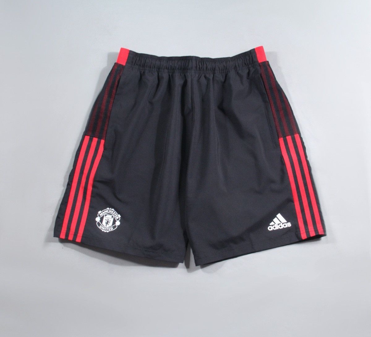 Adidas Adidas x Manchester United Vintage Soccer Football Shorts L Size US 34 / EU 50 - 1 Thumbnail