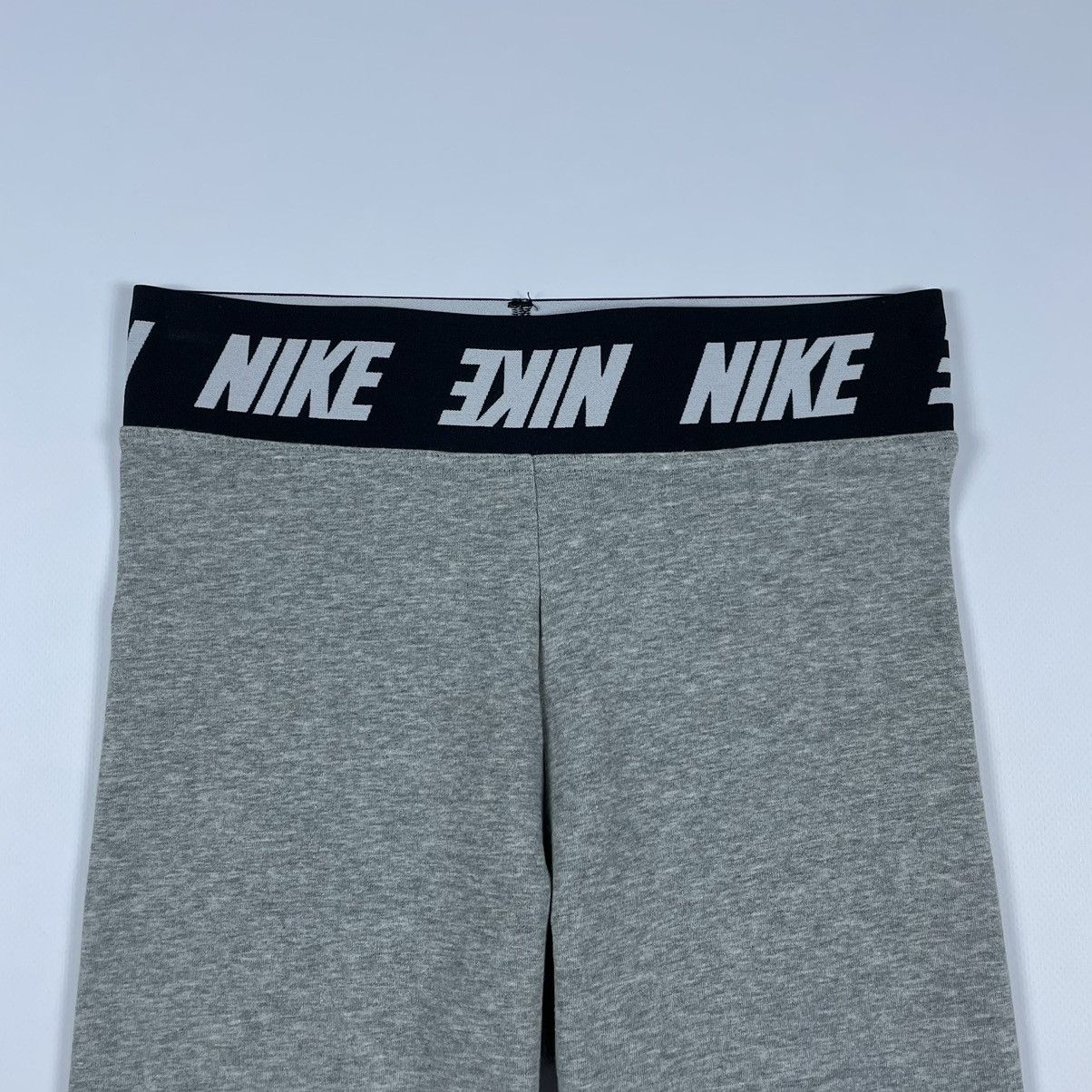 Nike Nike Sportswear Women's High-Rise Tight Fit Leggings Grey Size 26" / US 2 / IT 38 - 5 Thumbnail