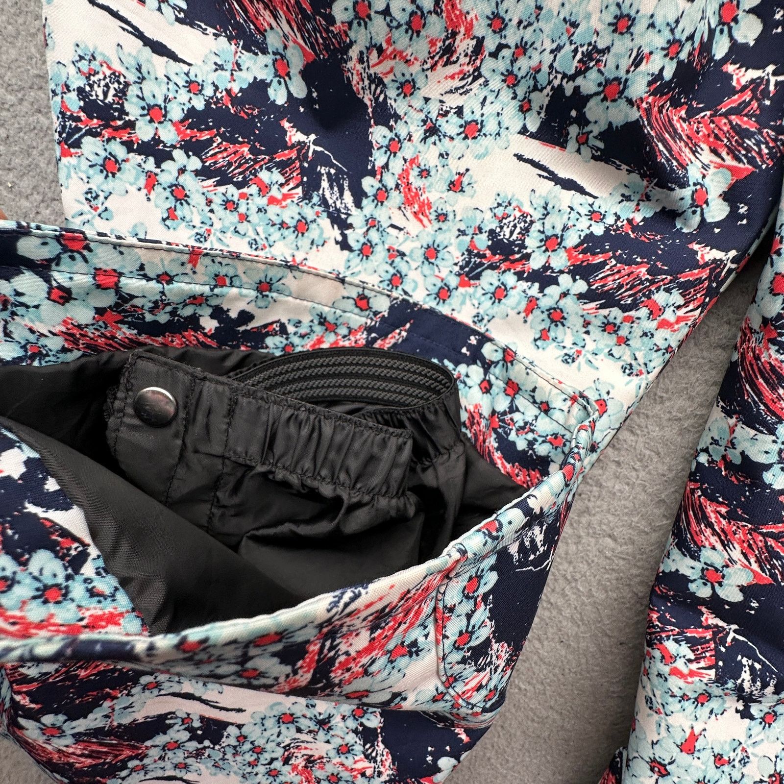 Descente Descente Norah Ski Snowboard Pants Womens 10 Floral 34x31 Size 32" / US 10 / IT 46 - 14 Thumbnail