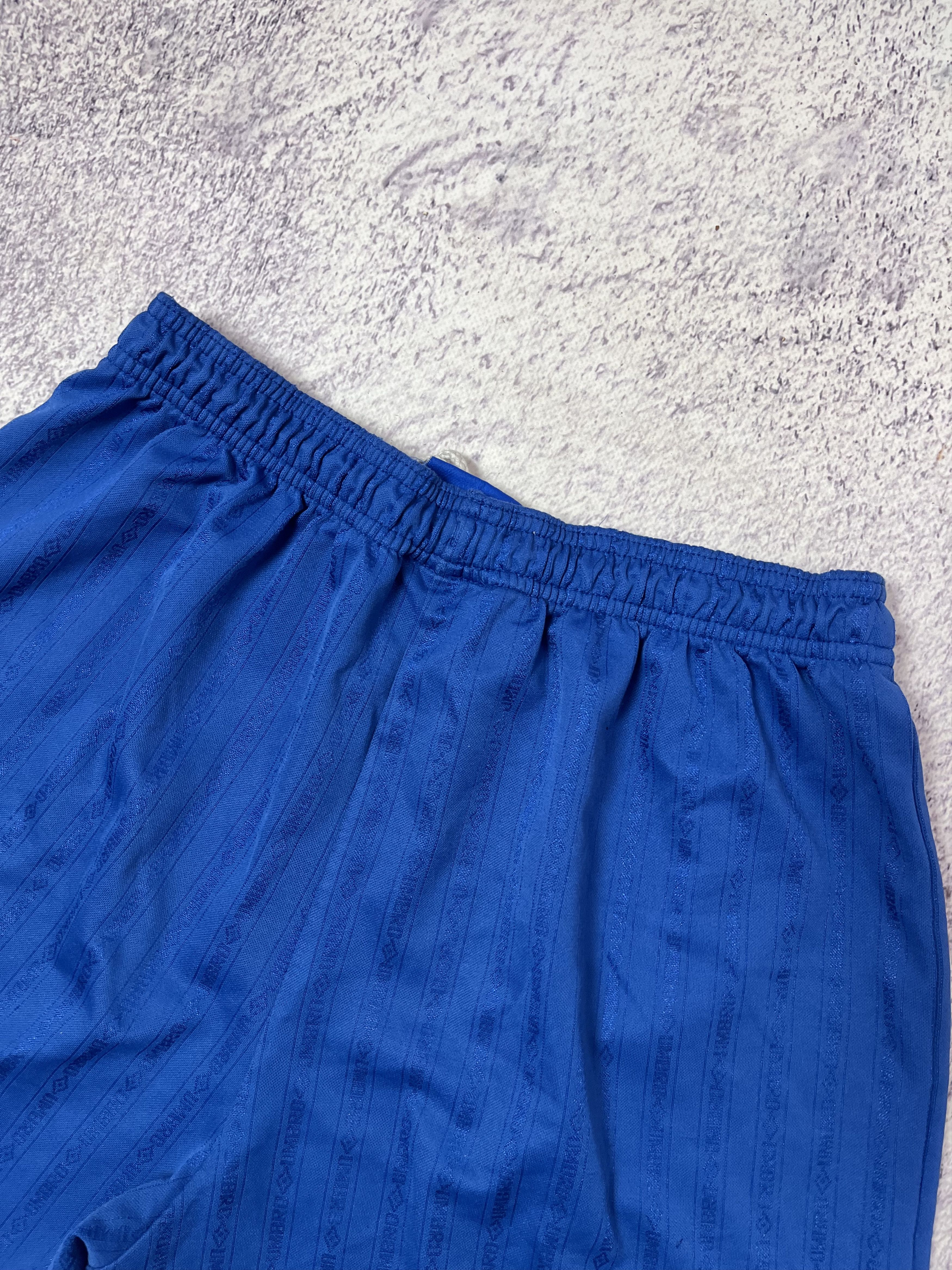 Umbro × Vintage Vintage mens short Umbro size 32 Size US 32 / EU 48 - 16 Thumbnail