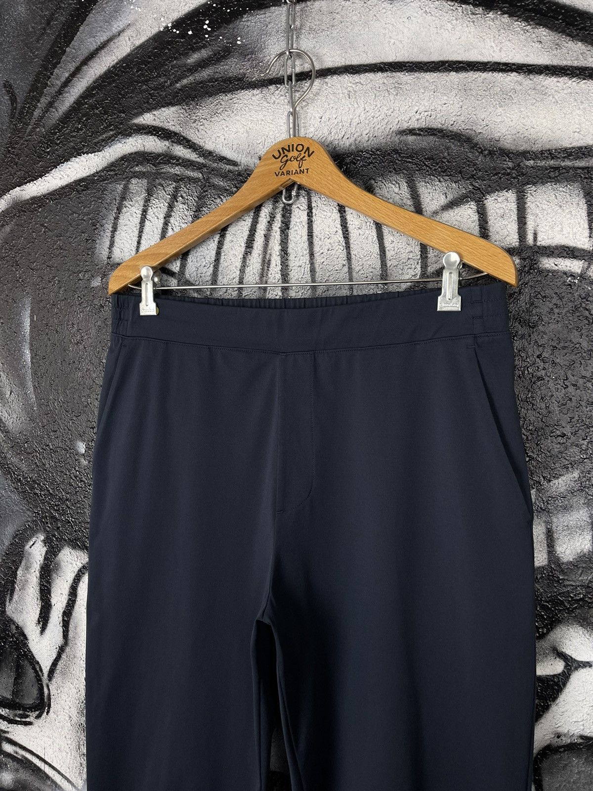 Uniqlo Uniqlo Airism Casual Chino Pants Men’s Size L Size US 34 / EU 50 - 9 Thumbnail