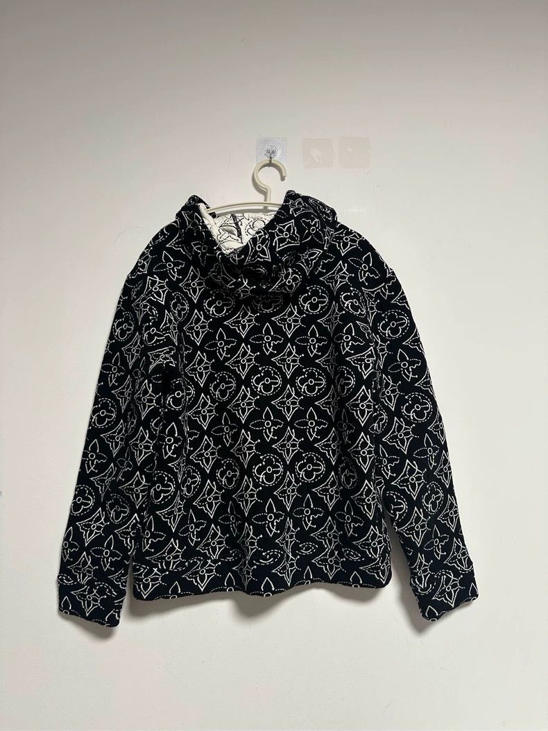 Louis Vuitton LOUIS VUITTON Black full-print hooded zippered jacket Size US L / EU 52-54 / 3 - 2 Thumbnail