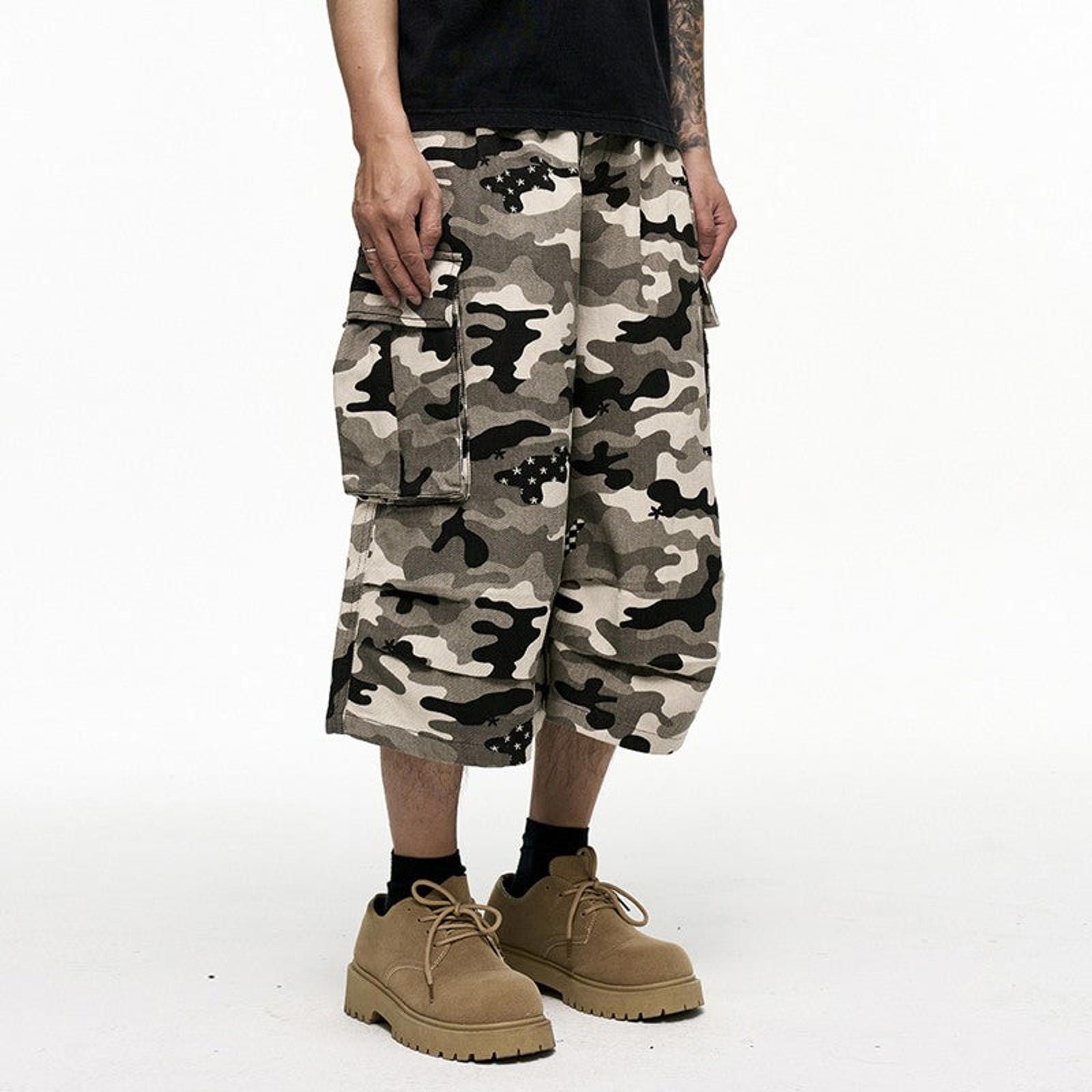Vintage Camouflage Cargo Shorts Size US 32 / EU 48 - 1 Thumbnail