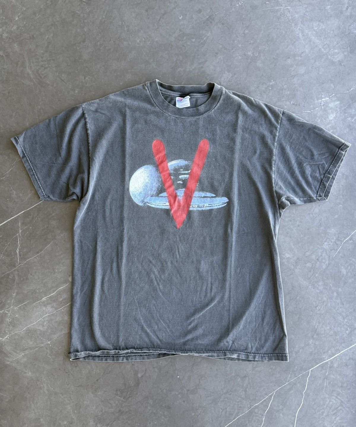 Vintage Vintage Y2K ‘V: The Convention’ Tee Size US XL / EU 56 / 4 - 1 Thumbnail