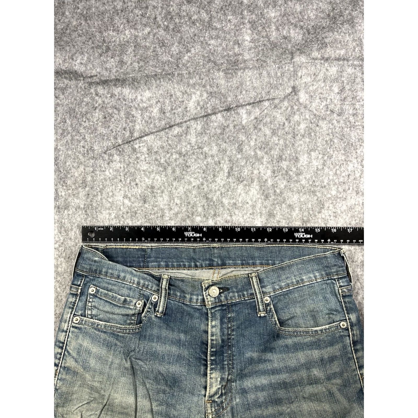 Levi's Levi’s 511 Jeans Slim Fit Tapered Leg Medium Wash Denim 33x32 Mens Regular Size Slim Distressed 5-Pocket City USA Logo Vintage Size US 33 - 3 Thumbnail