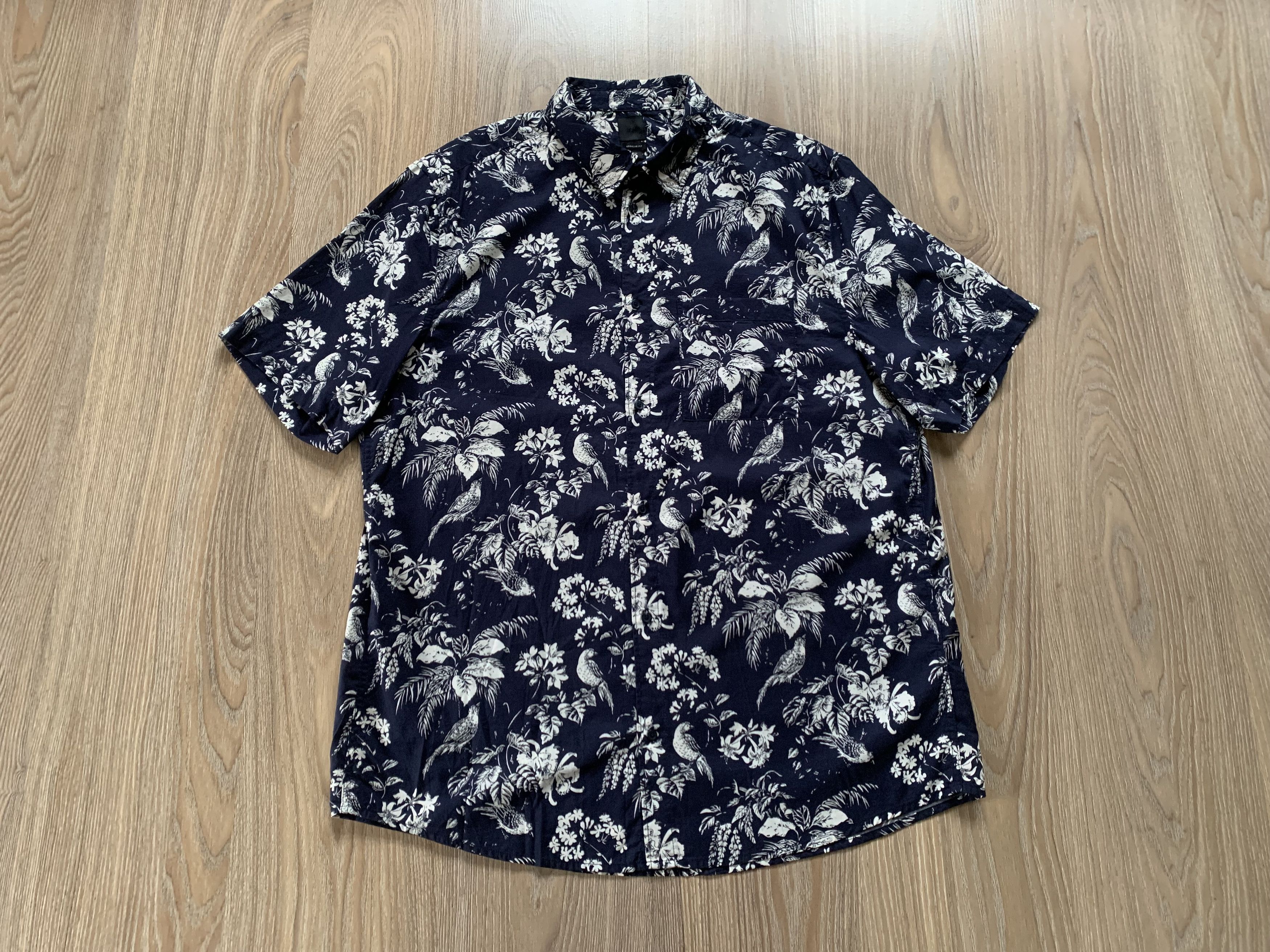 H&M H&M Hawaiian Shirt Flower Overprint Size US L / EU 52-54 / 3 - 2 Thumbnail