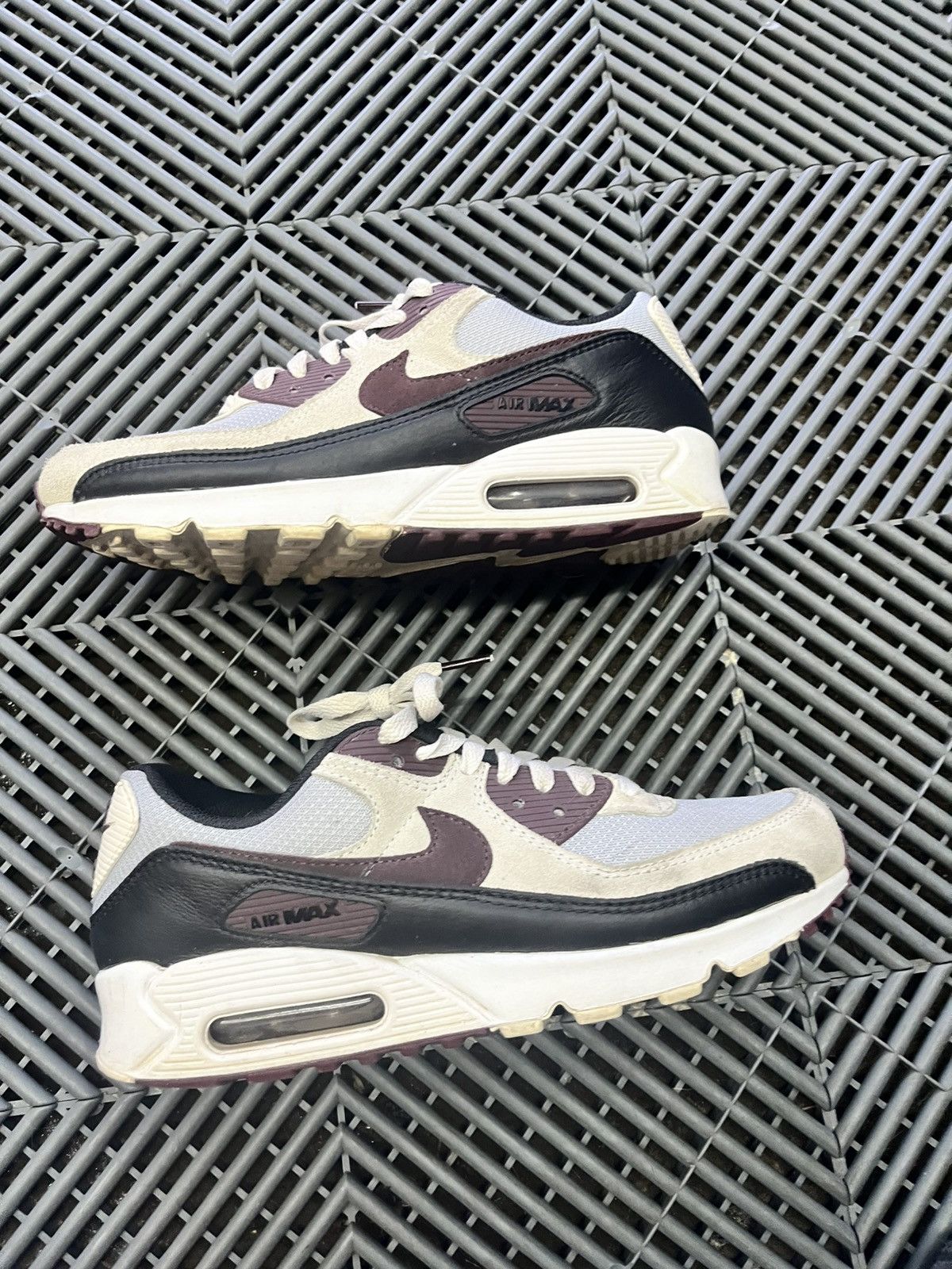 Nike Nike Air Max 90 Size US 9 / EU 42 - 3 Thumbnail