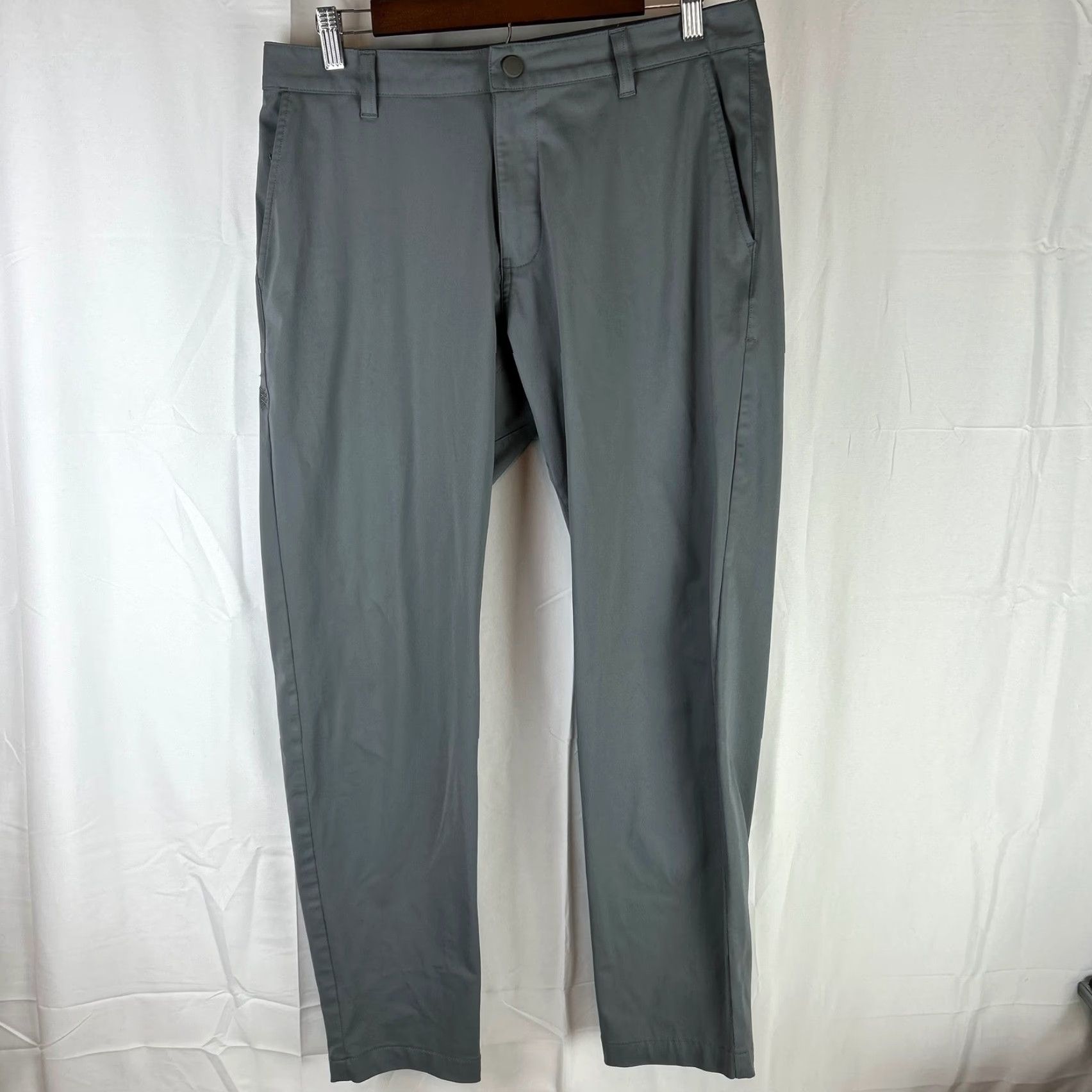 Rhone VINTAGE? No — ignore. Produce title: Rhone Commuter Pants Mens 32 Grey Technical Performance Trousers 100161 Size US 32 / EU 48 - 2 Thumbnail