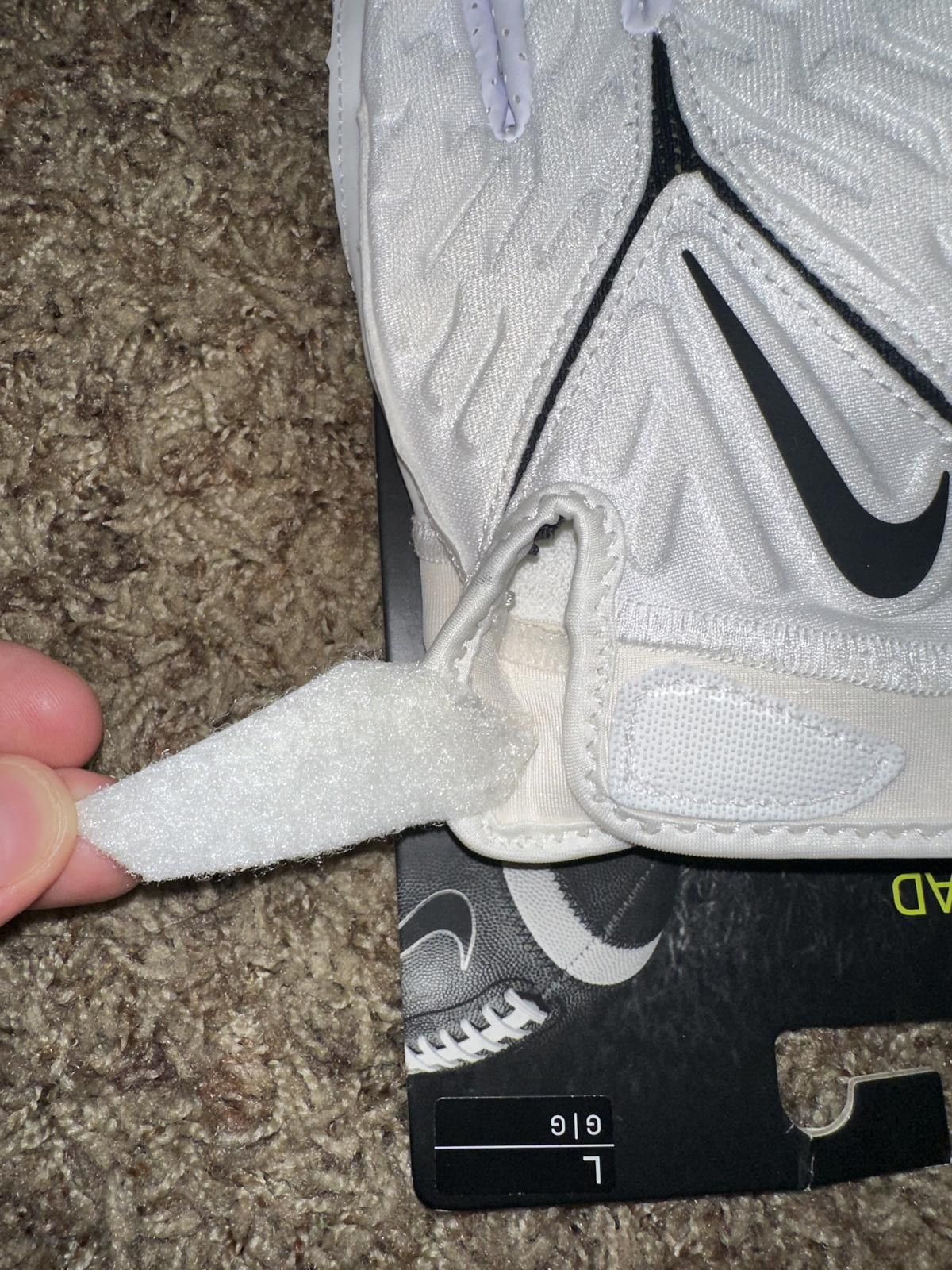 Nike Nike Men’s White Superbad 6.0 Football Gloves Size ONE SIZE - 6 Thumbnail