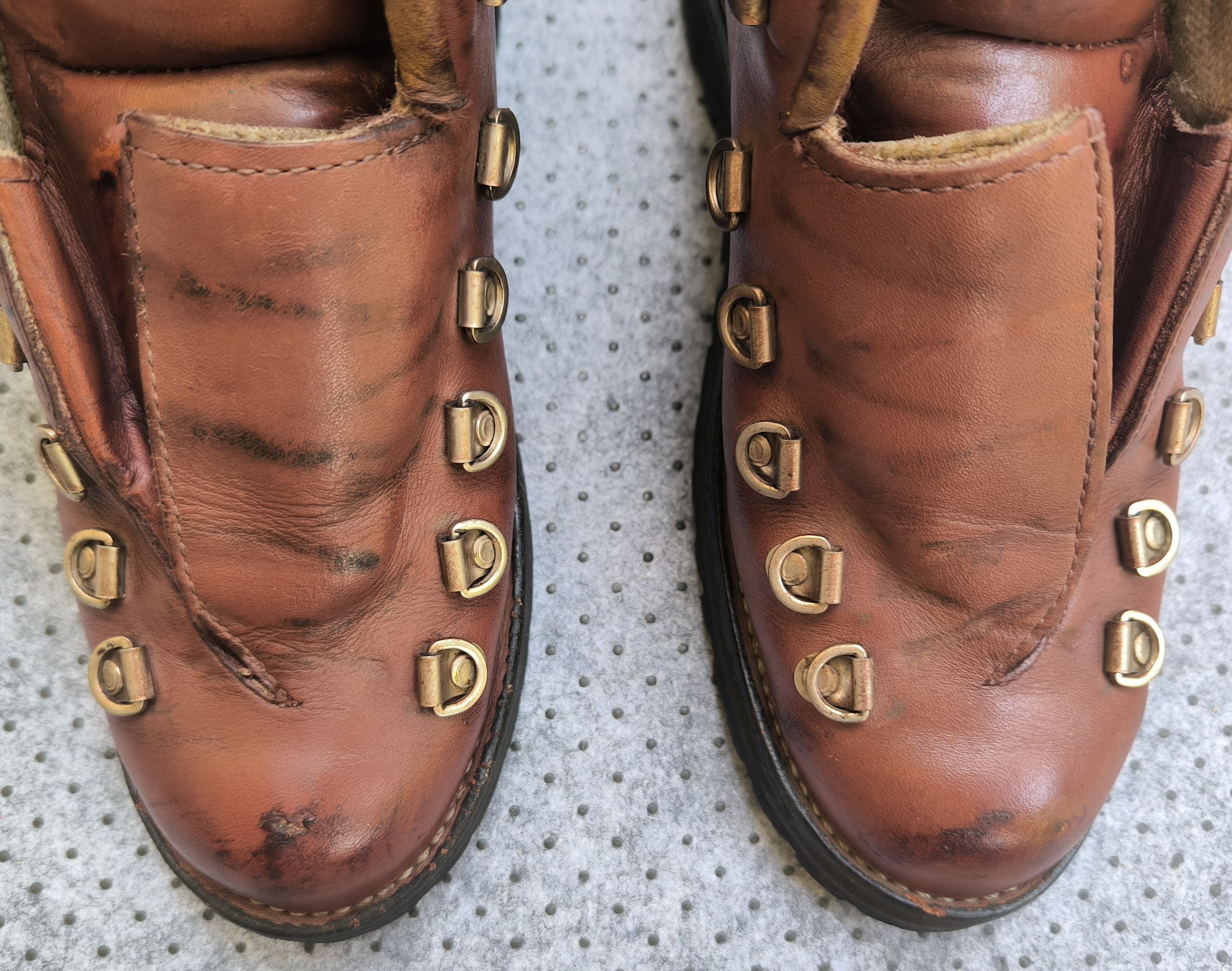 Danner DANNER Mountain Light hiking boot Size US 7 / EU 40 - 9 Thumbnail