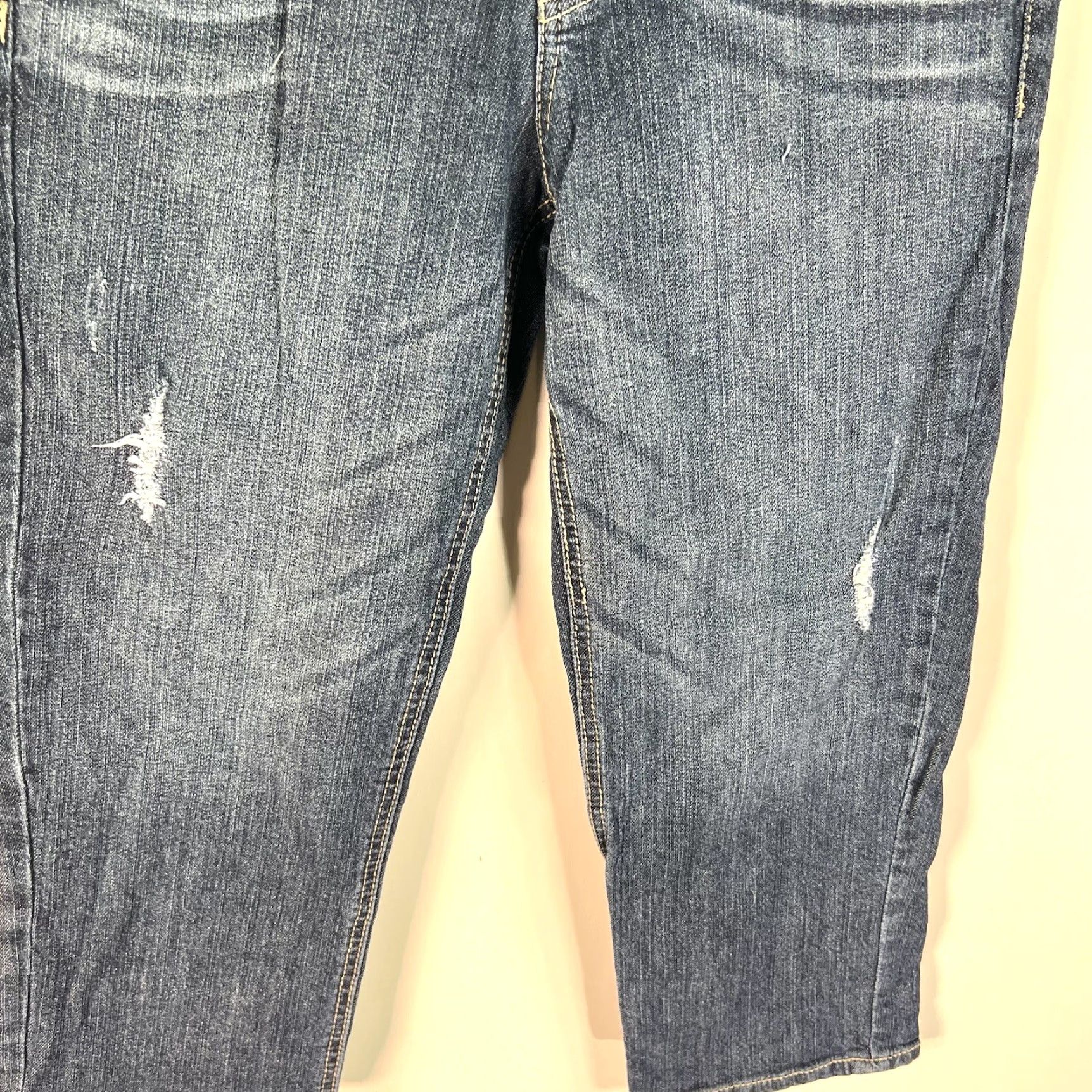 Vintage Democracy Jeans Cropped Distressed Blue Denim 8 Womens Regular Size 30 Inseam 22 Back Pockets Embroidered Belt Loops 5-Pocket Size 30" / US 8 / IT 44 - 3 Thumbnail