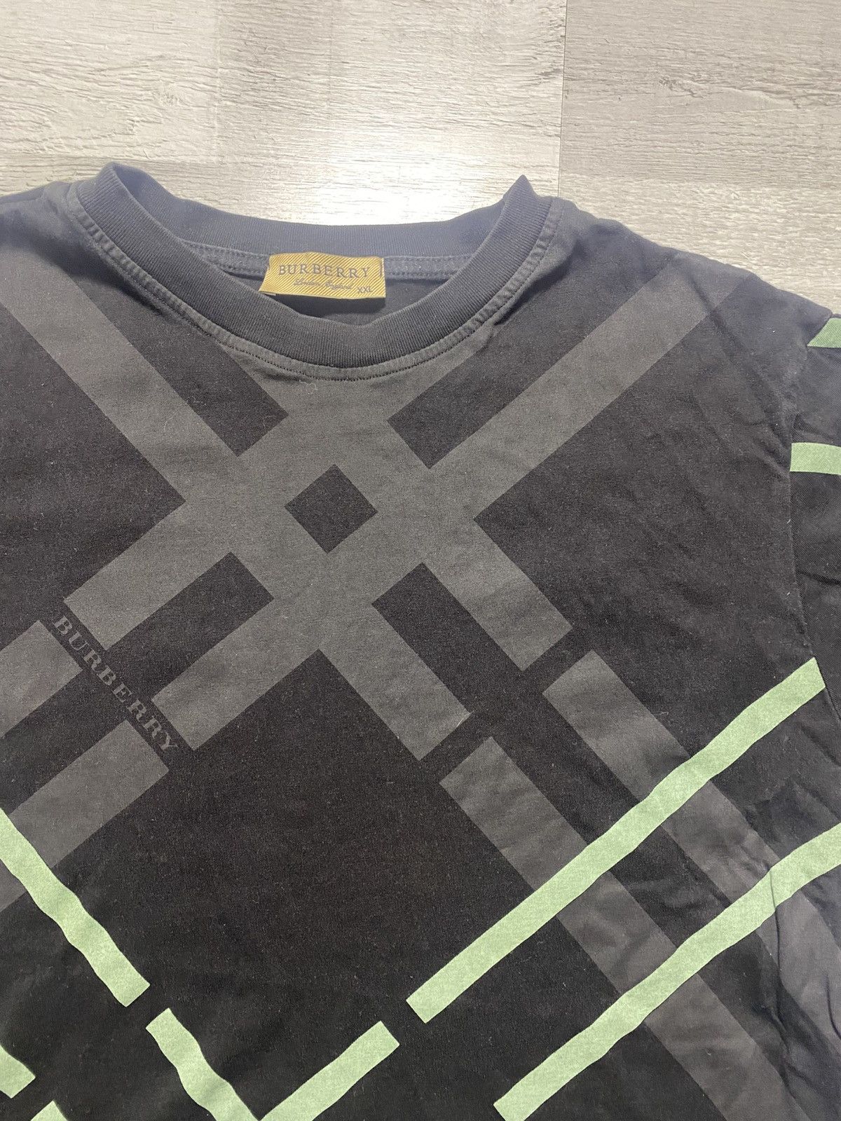 Burberry Burberry London Nova Check Graphic T-Shirt Black Size XXL Size US XL / EU 56 / 4 - 4 Thumbnail