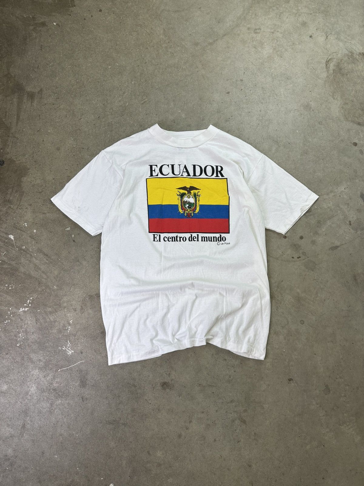 Vintage vintage 90s ecuador centre of the world flag tee white xl Size US XL / EU 56 / 4 - 1 Thumbnail